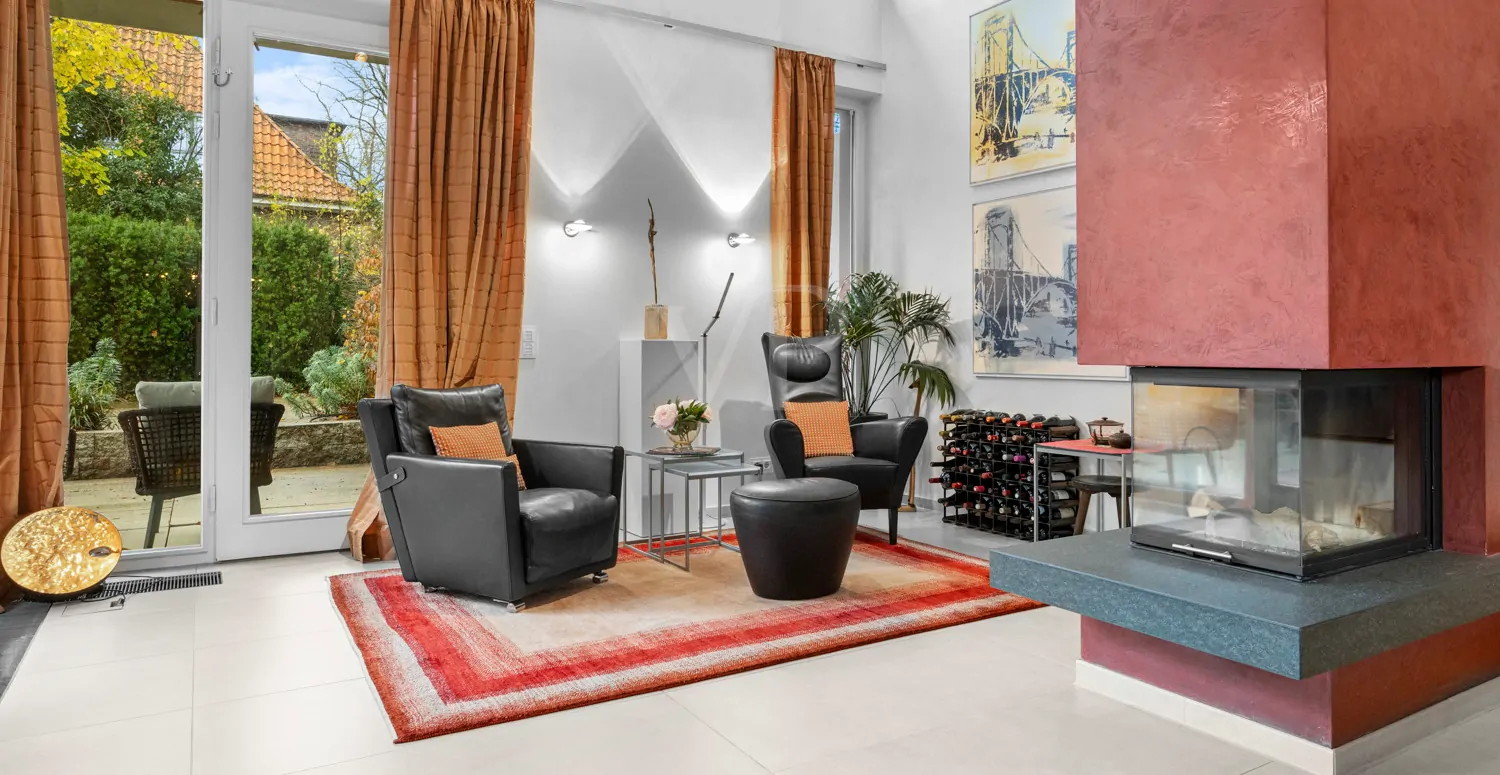 lichtdurchflutetes Wohnzimmer