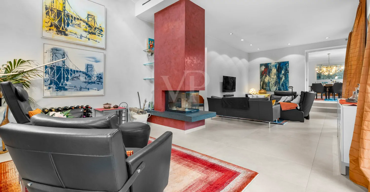 Wohnzimmer mit Kamin