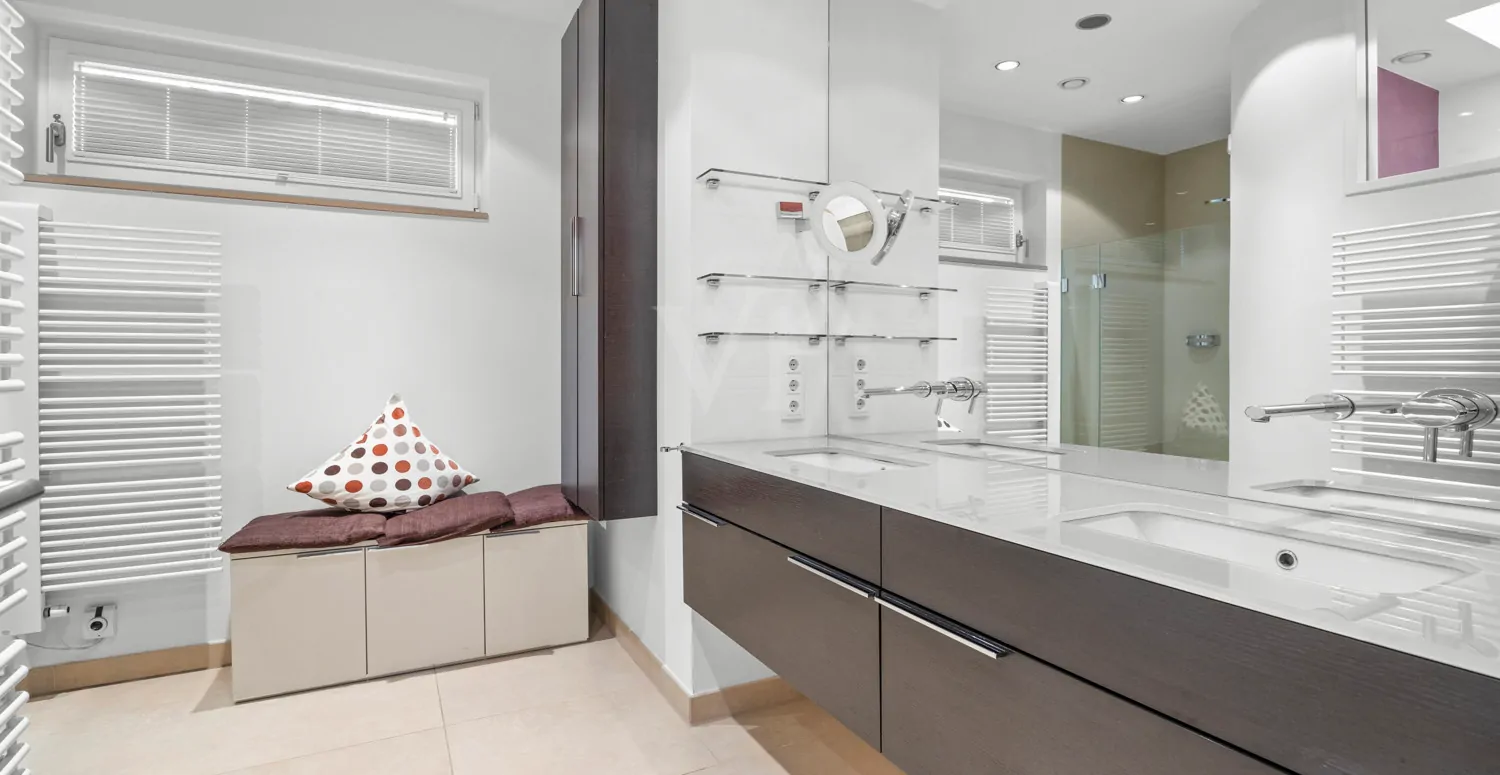 Badezimmer im Erdgeschoss