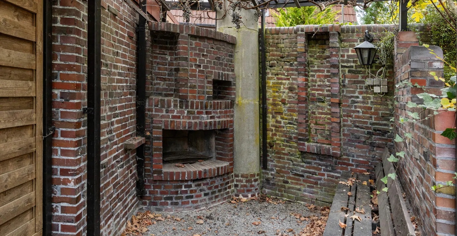 Außenkamin und Sitzecke