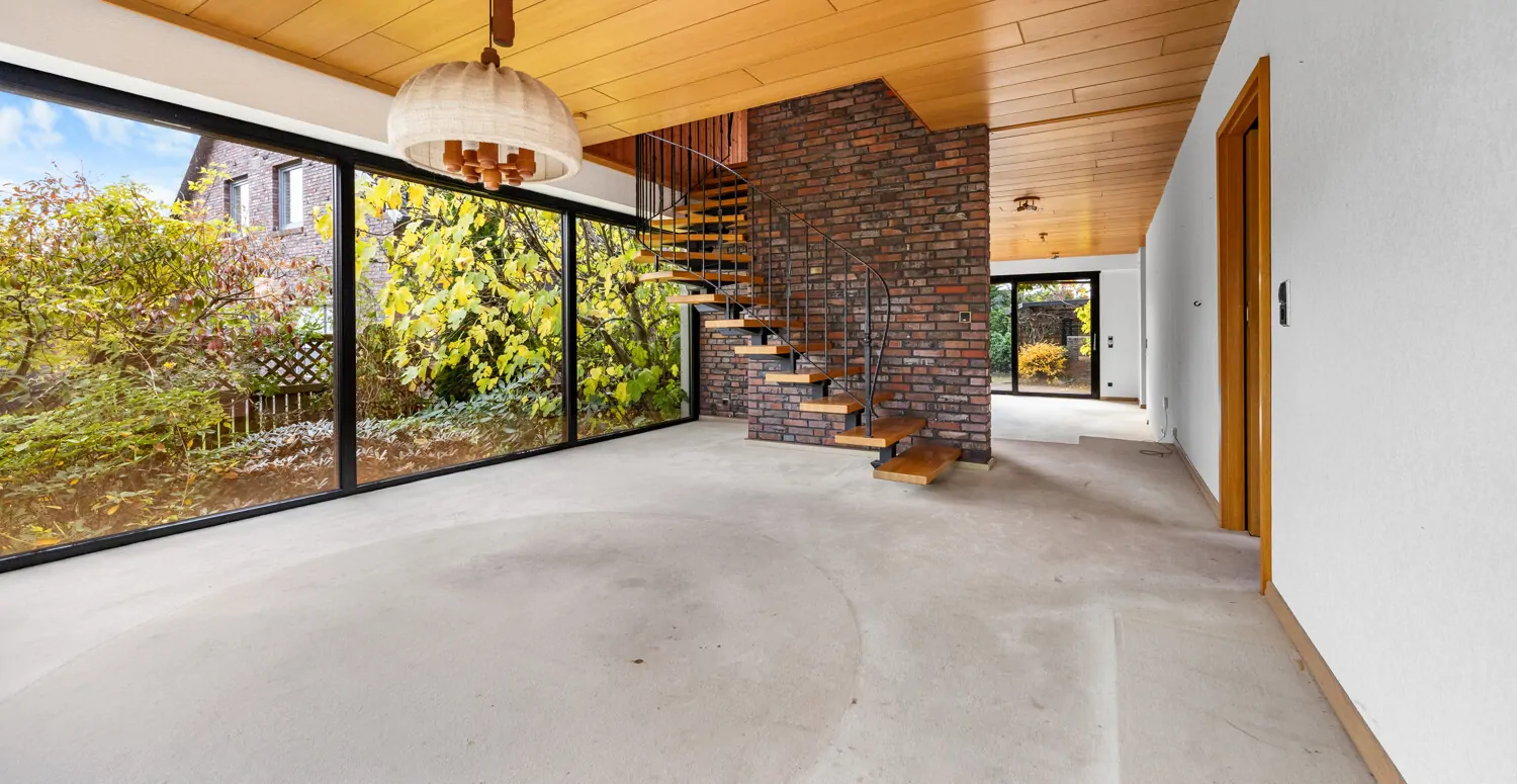 Wohn-Essbereich mit Treppe