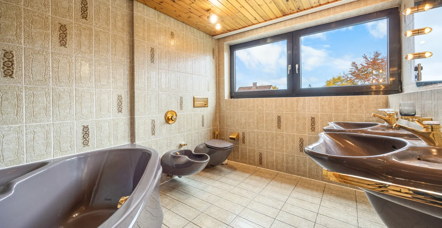 Bad mit Wanne Obergeschoss