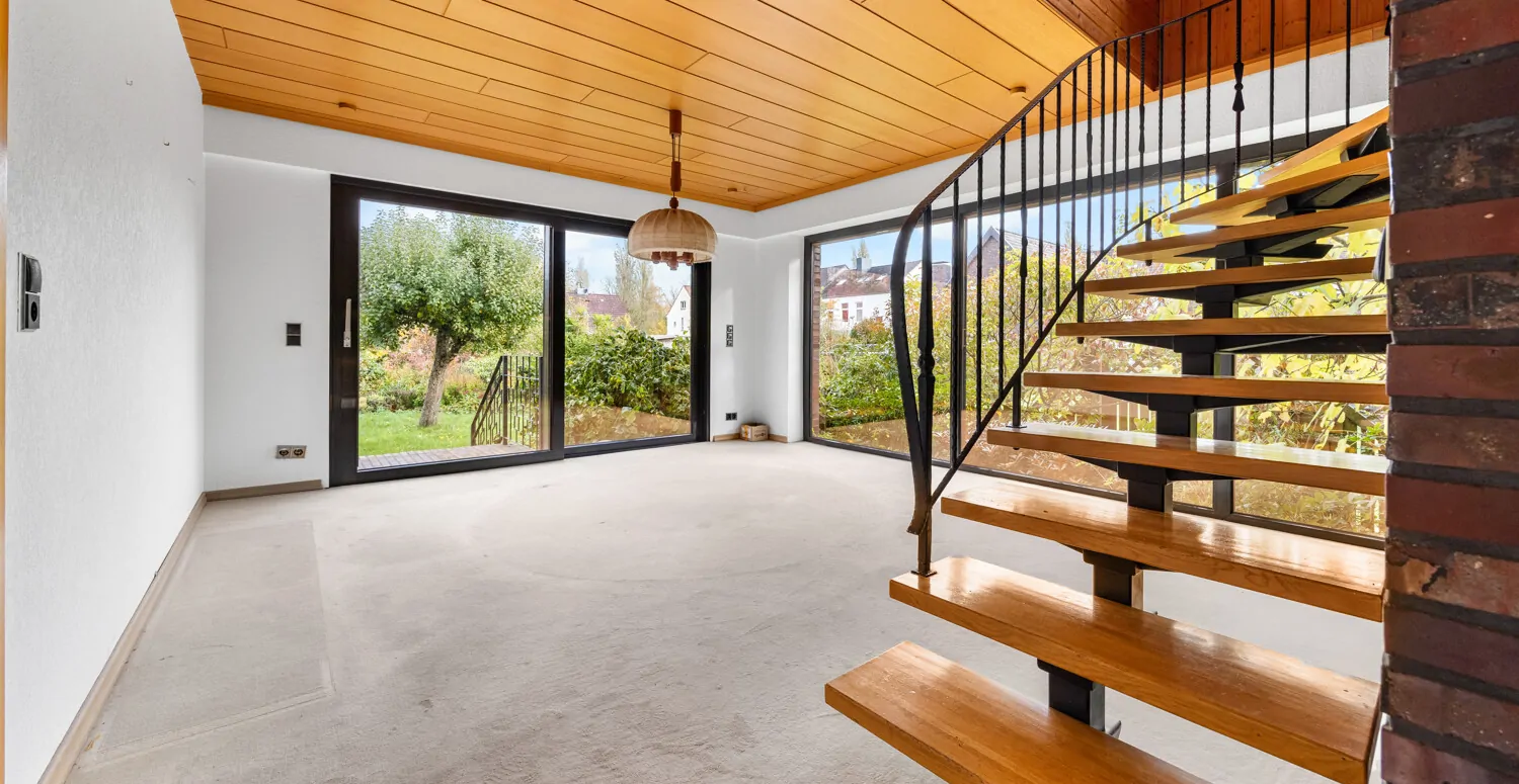 Wohn-Essbereich mit Treppe