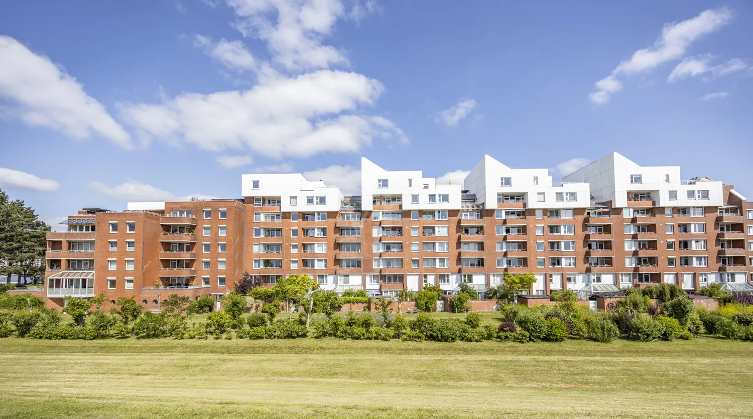 Exclusive & modernly equipped condominium in a prime location on the south beach on the 6th floor