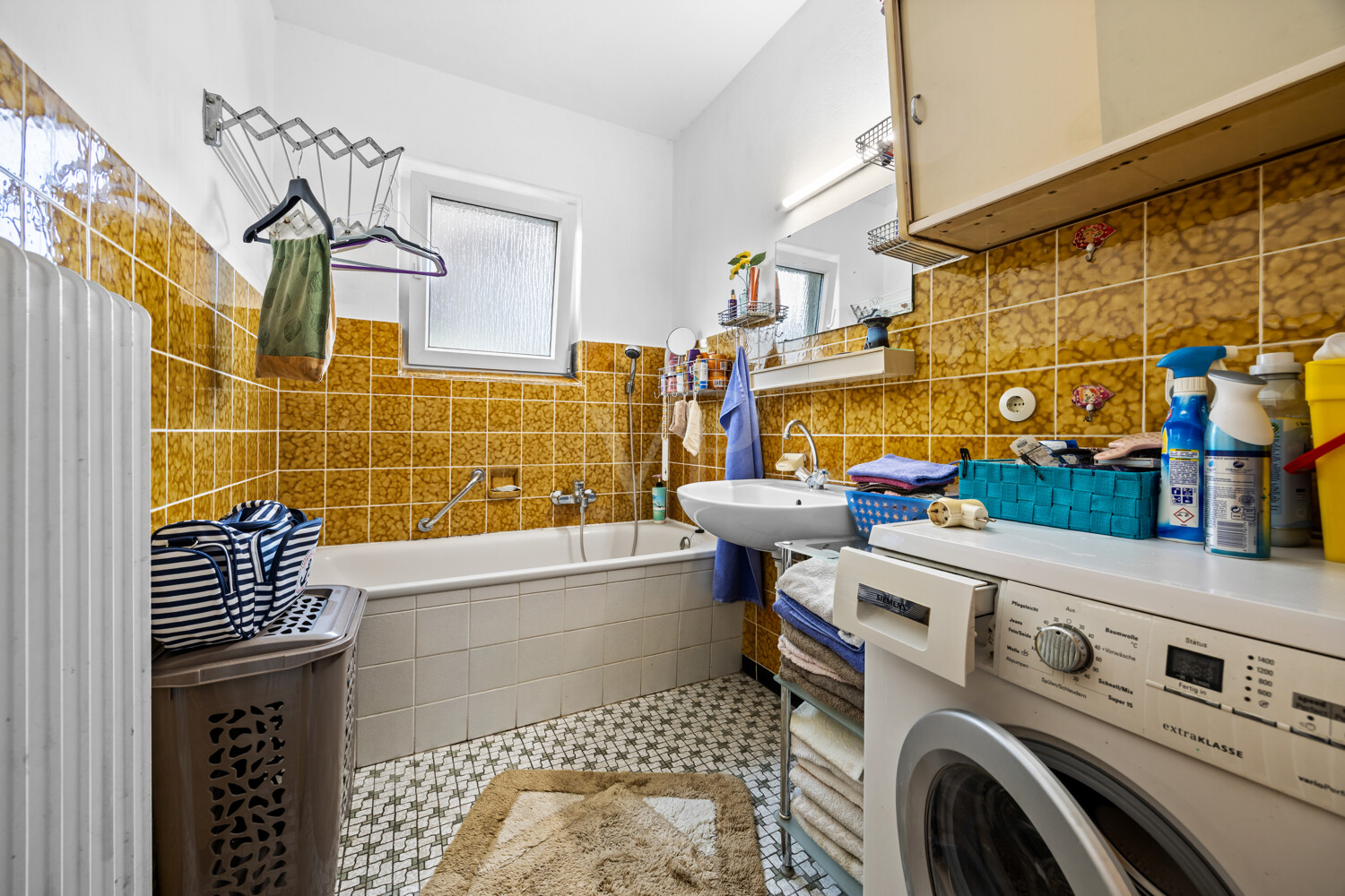 Bad mit Wanne im Erdgeschoss