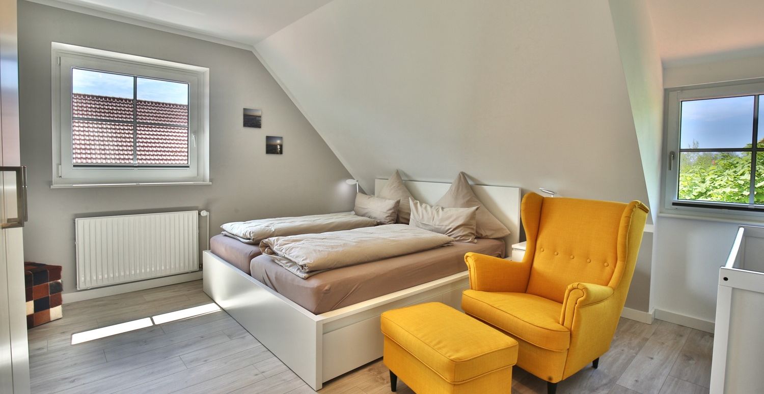 Schlafzimmer 1