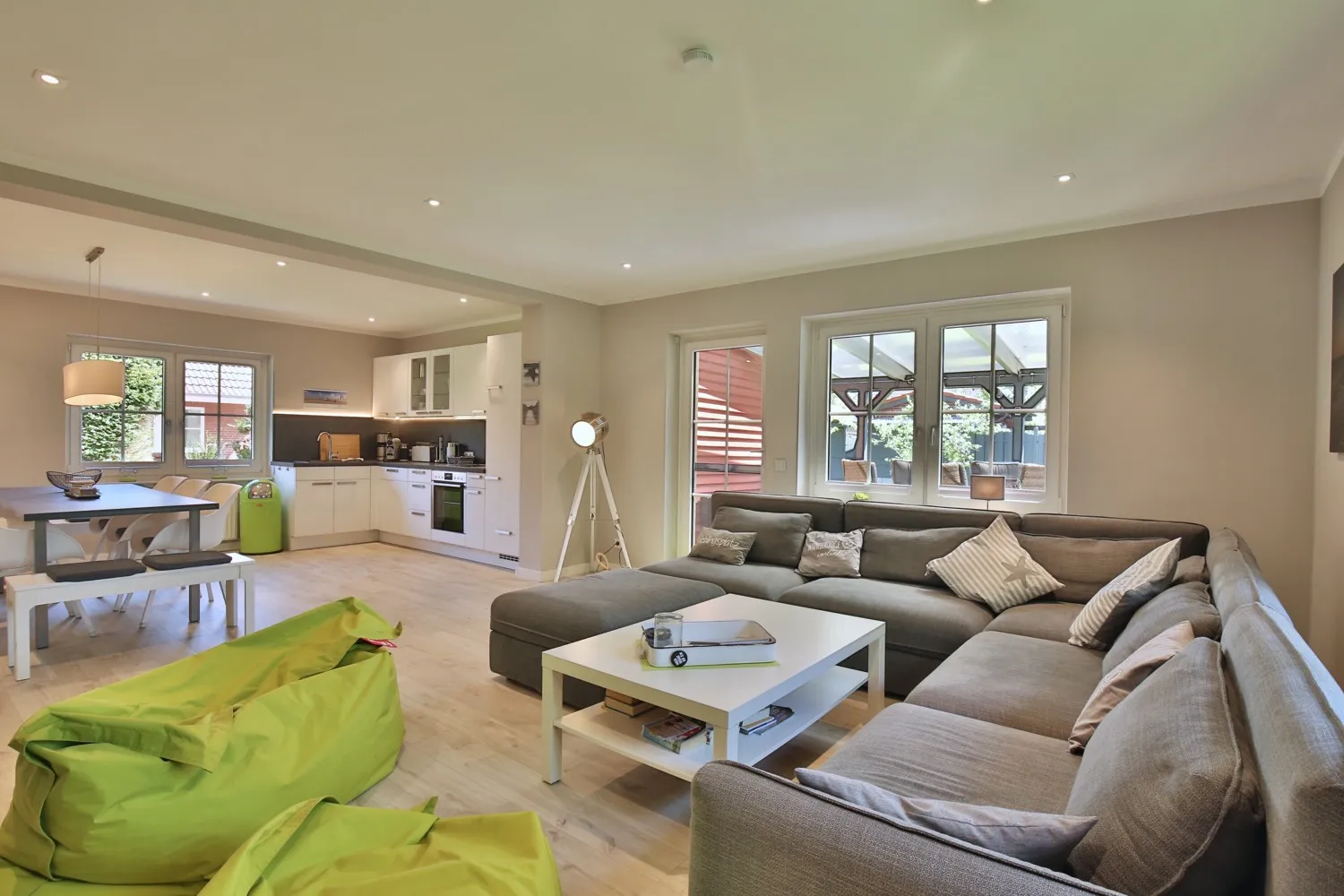 Wohnzimmer Blick zur Küche