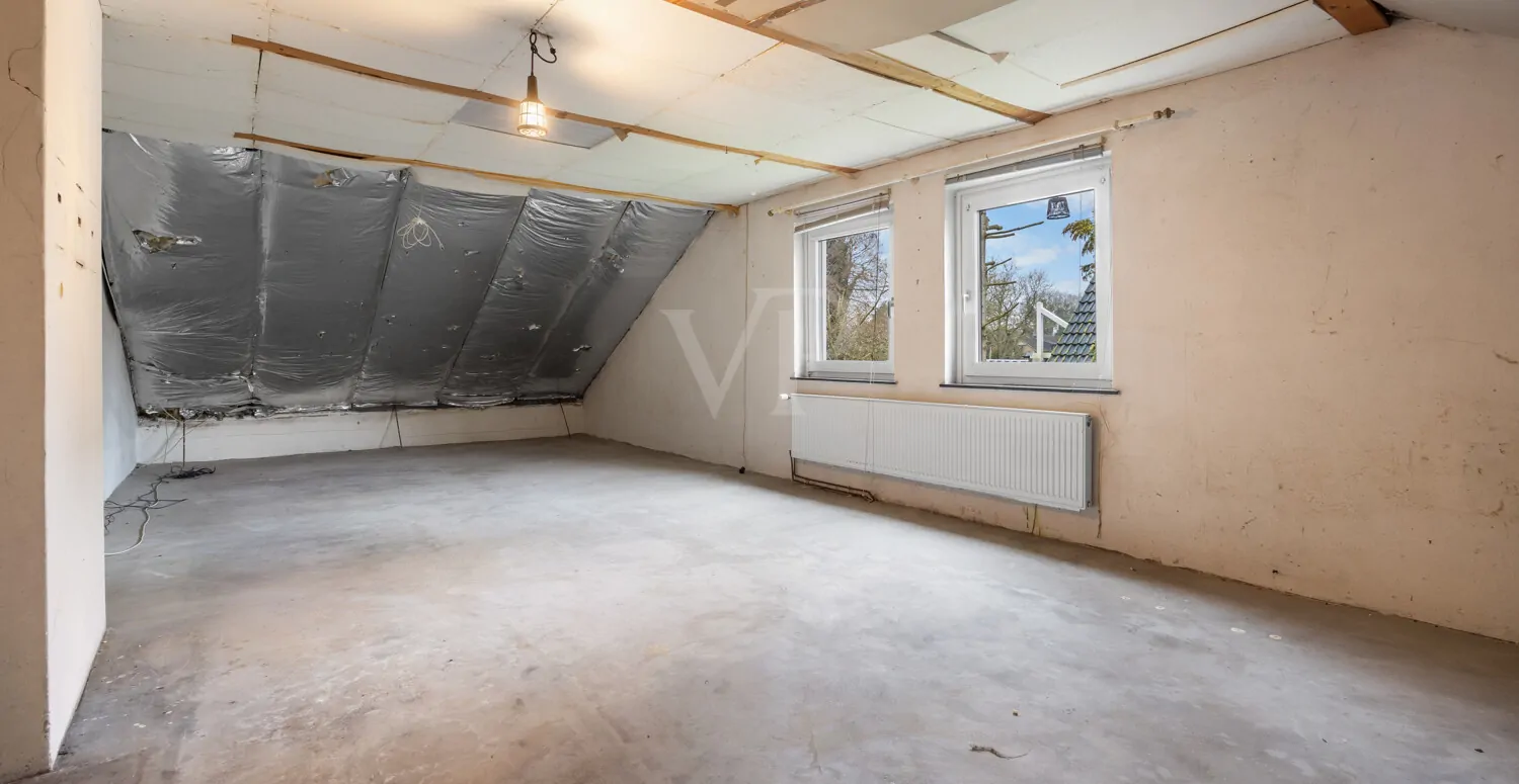 Ausbaubarer Bodenraum im 1. OG