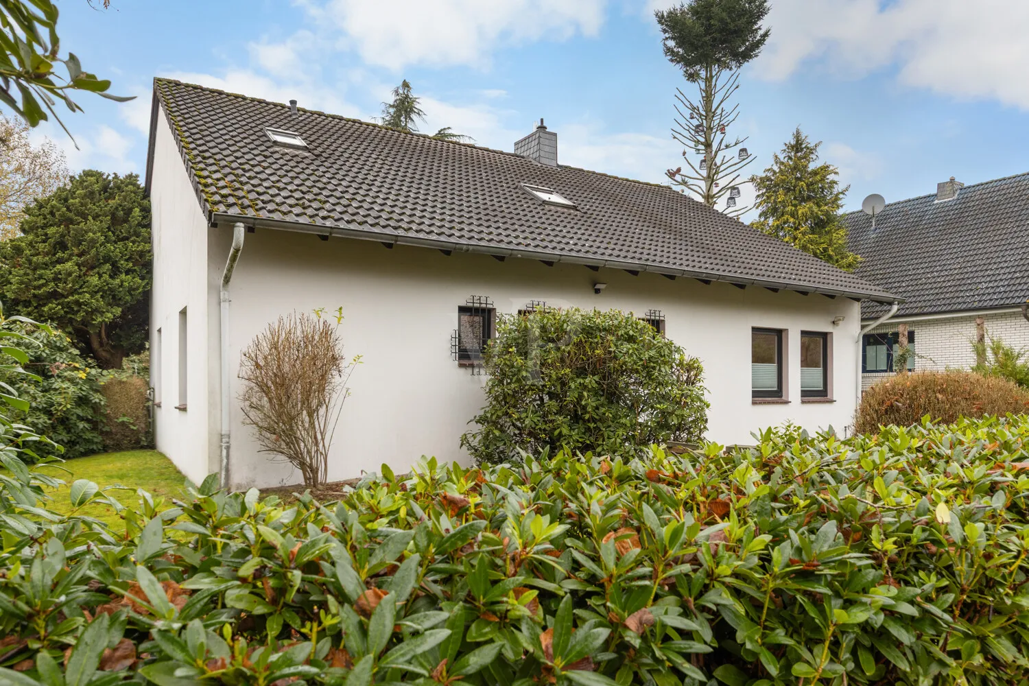 Haus schräg von vorne