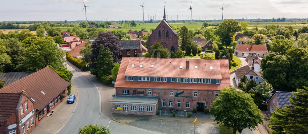 Blick auf die Immobilie und die Umgebung