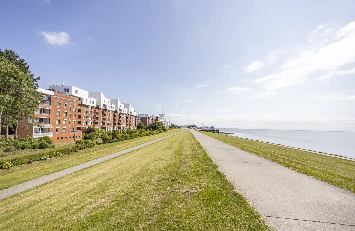 Promenade und Wattenmeer direkt vor der Tür