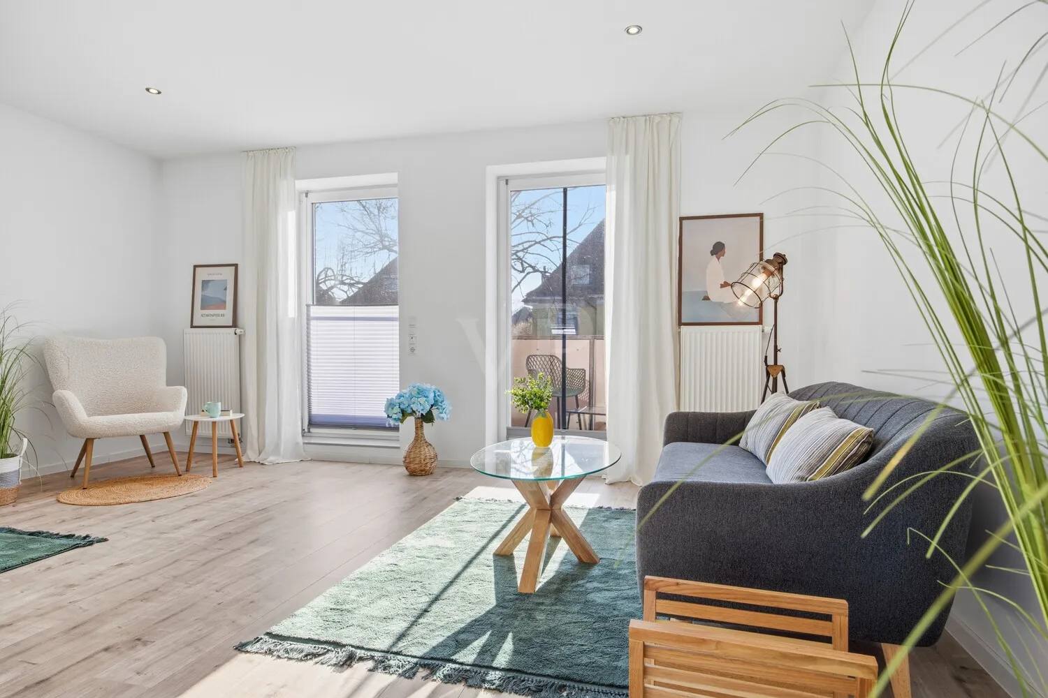 großzügiges Wohnzimmer