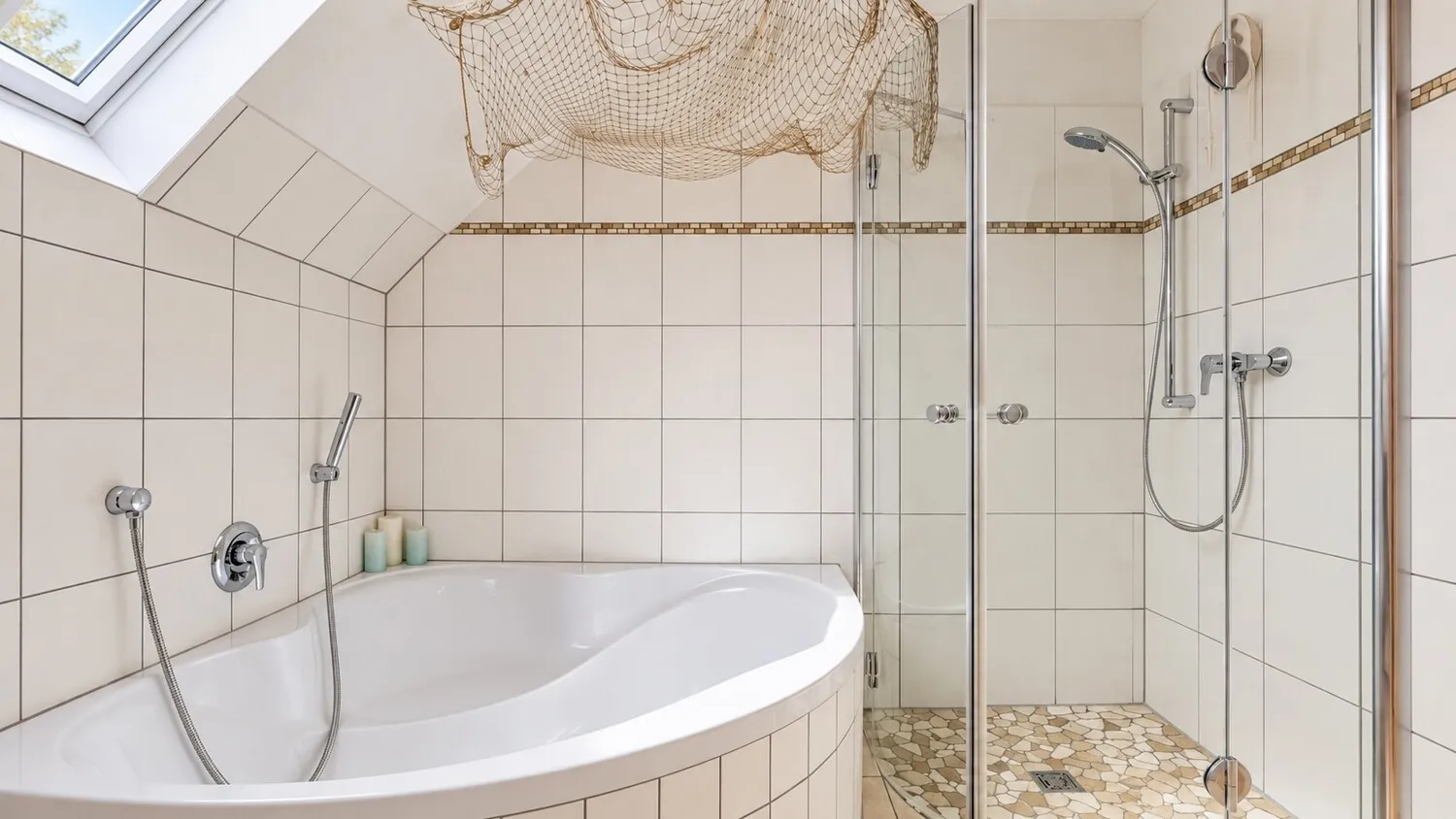 Badezimmer Ansicht 2