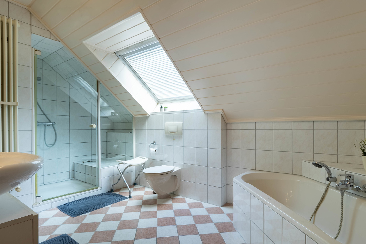 Badezimmer Ansicht 2