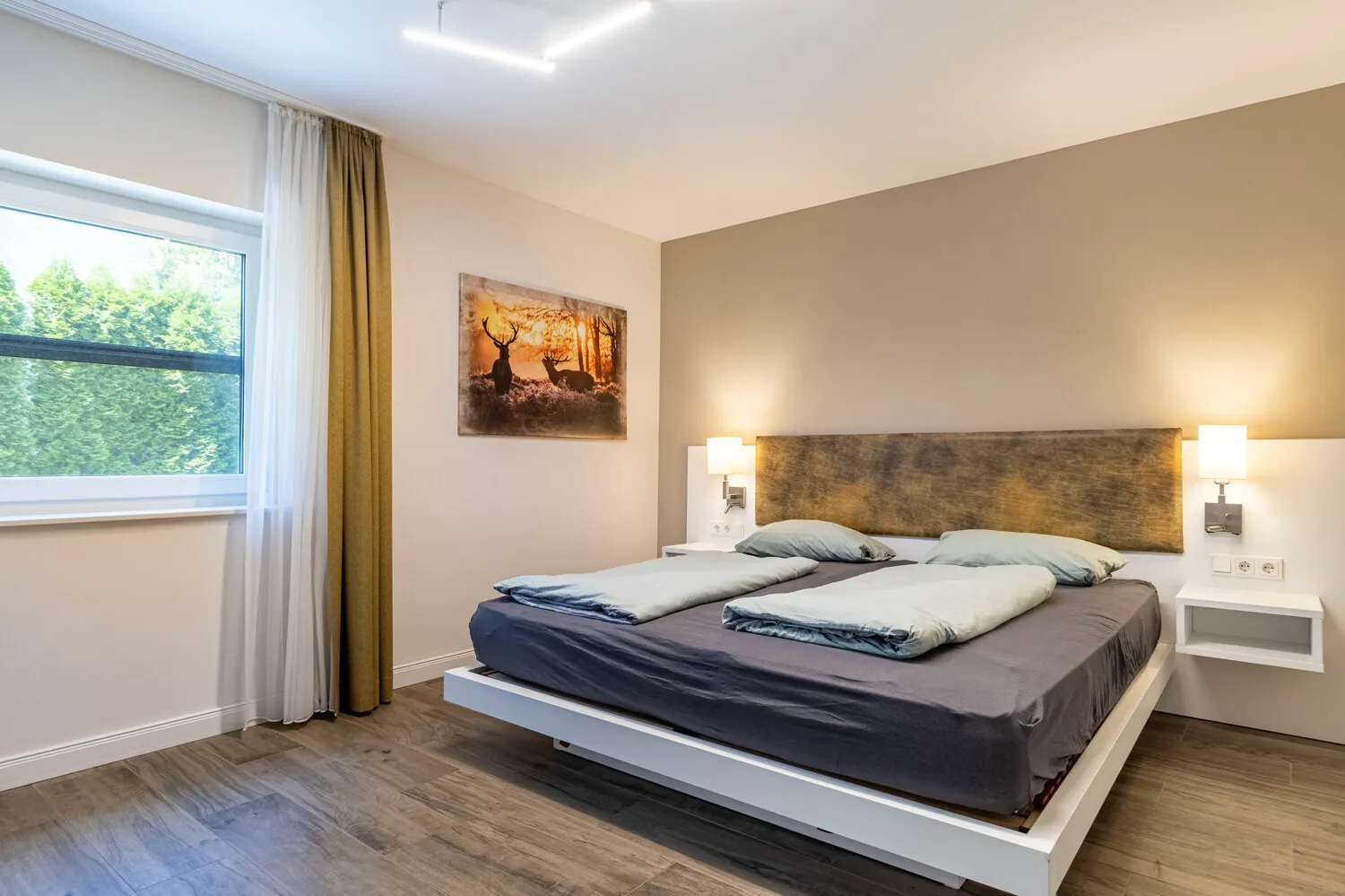 Schlafzimmer 1