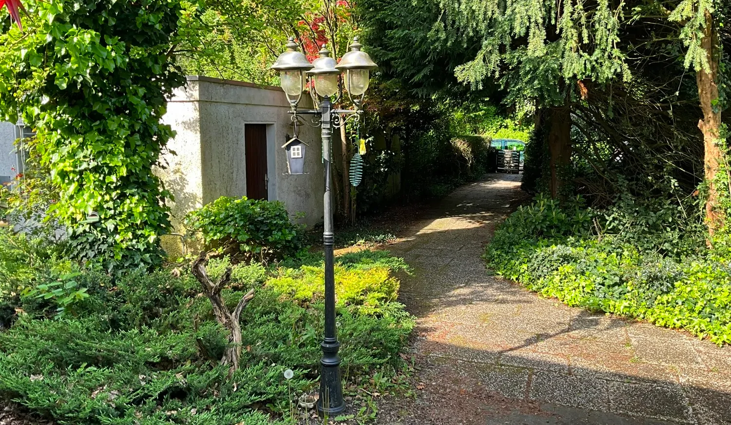 Zuwegung mit Garagenzugang