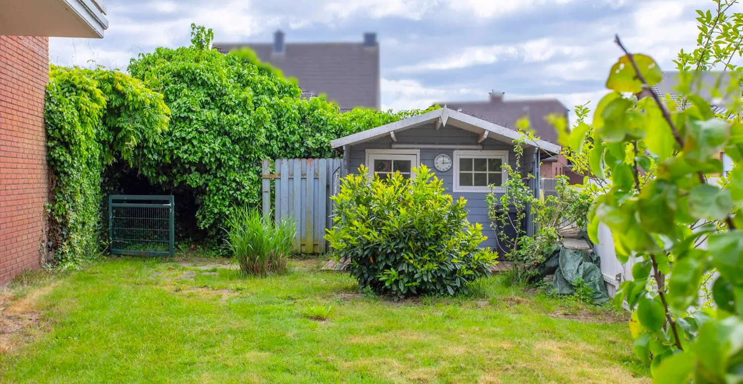 Garten mit Gartenhaus