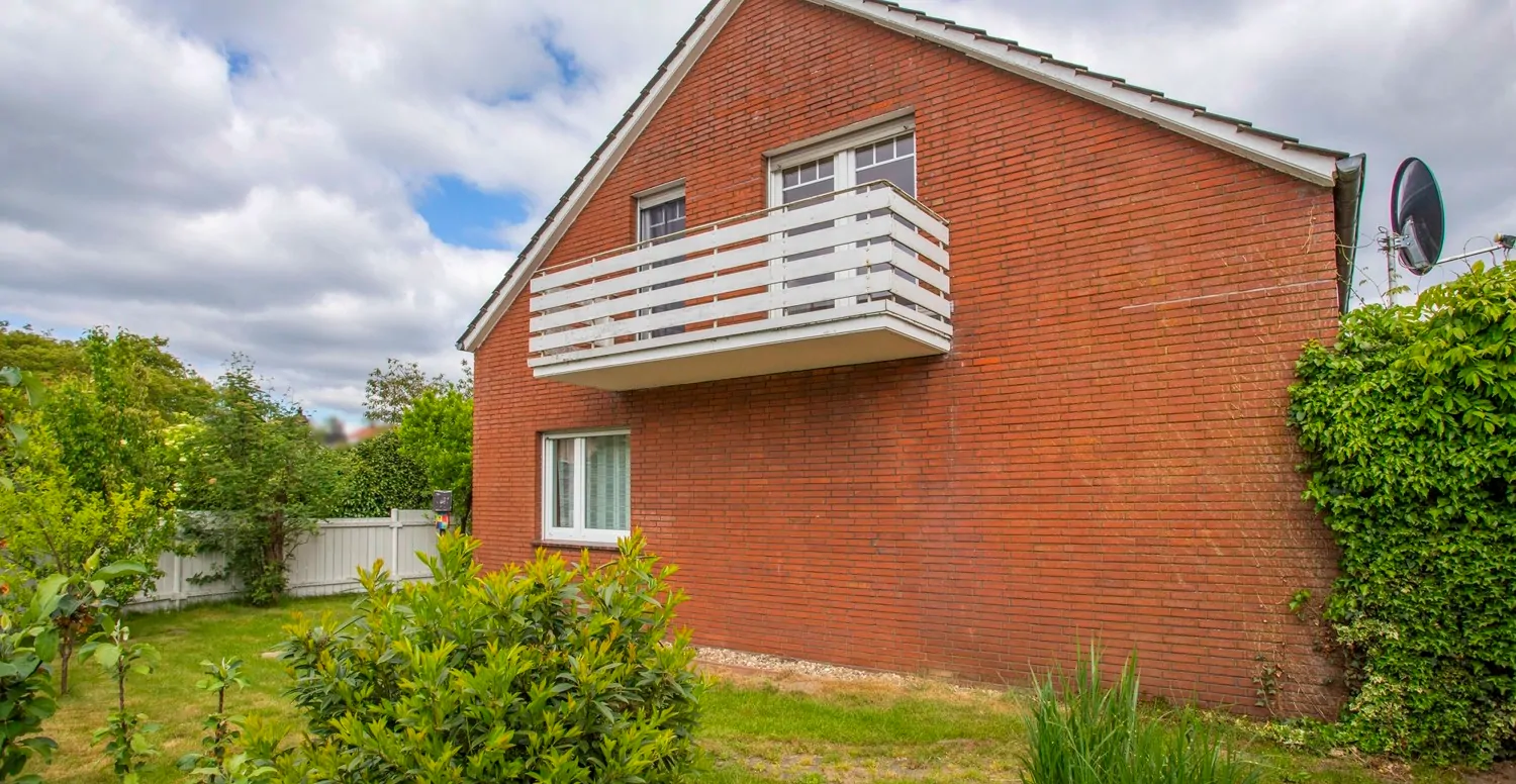 West-Ansicht mit Balkon