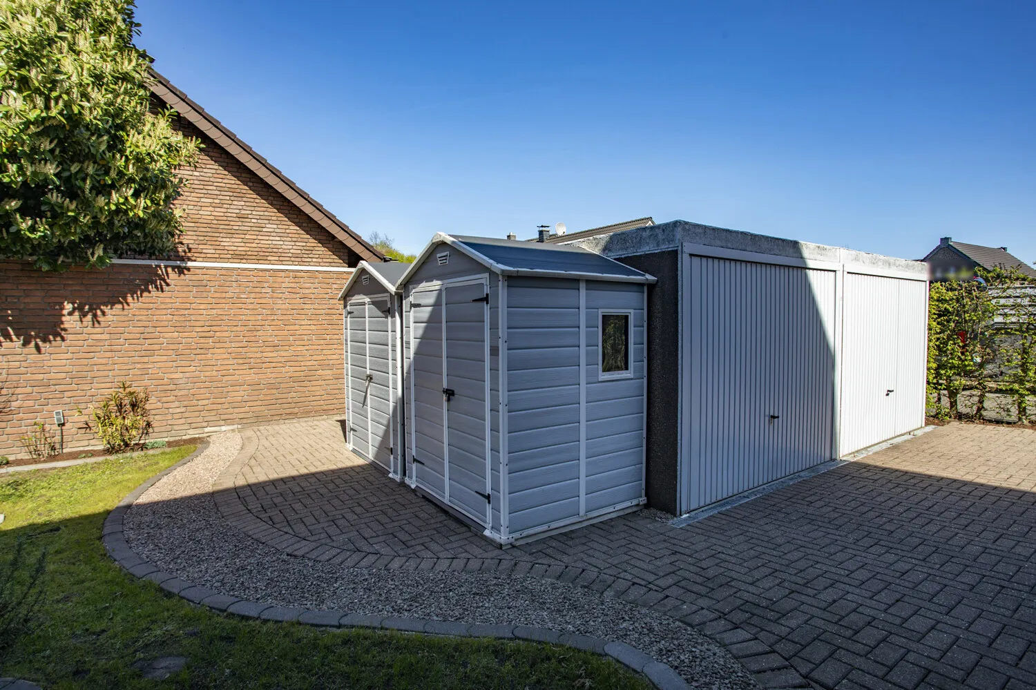 Garage und Gartenhütte