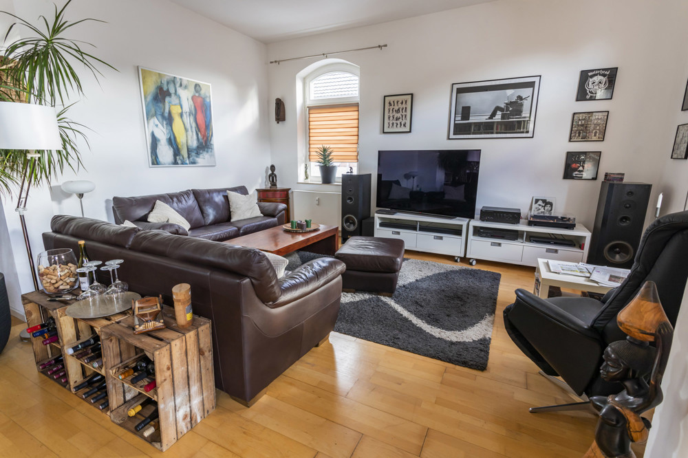 Wohn-/Esszimmer möbliert