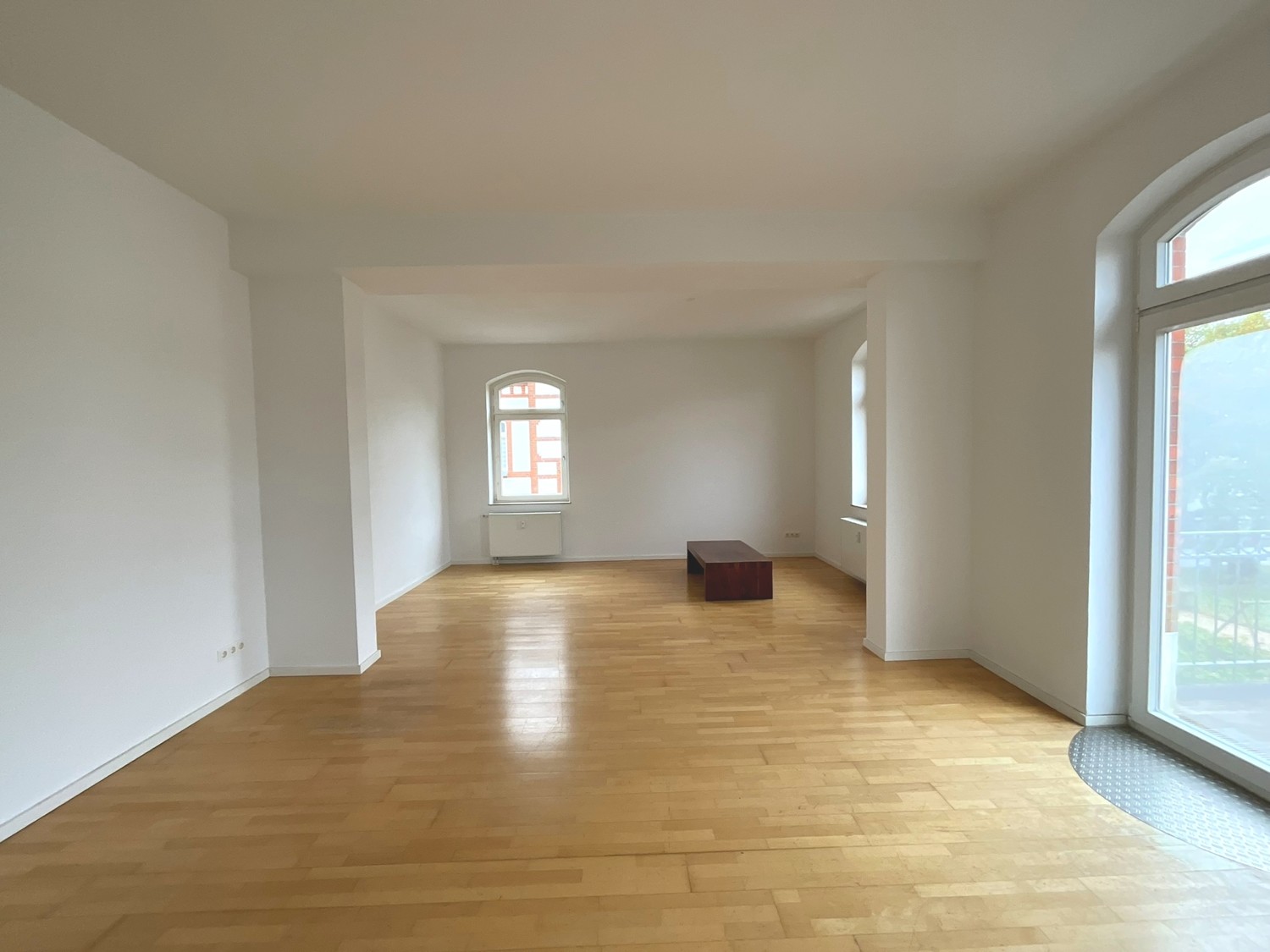 Wohn-/Esszimmer unmöbliert