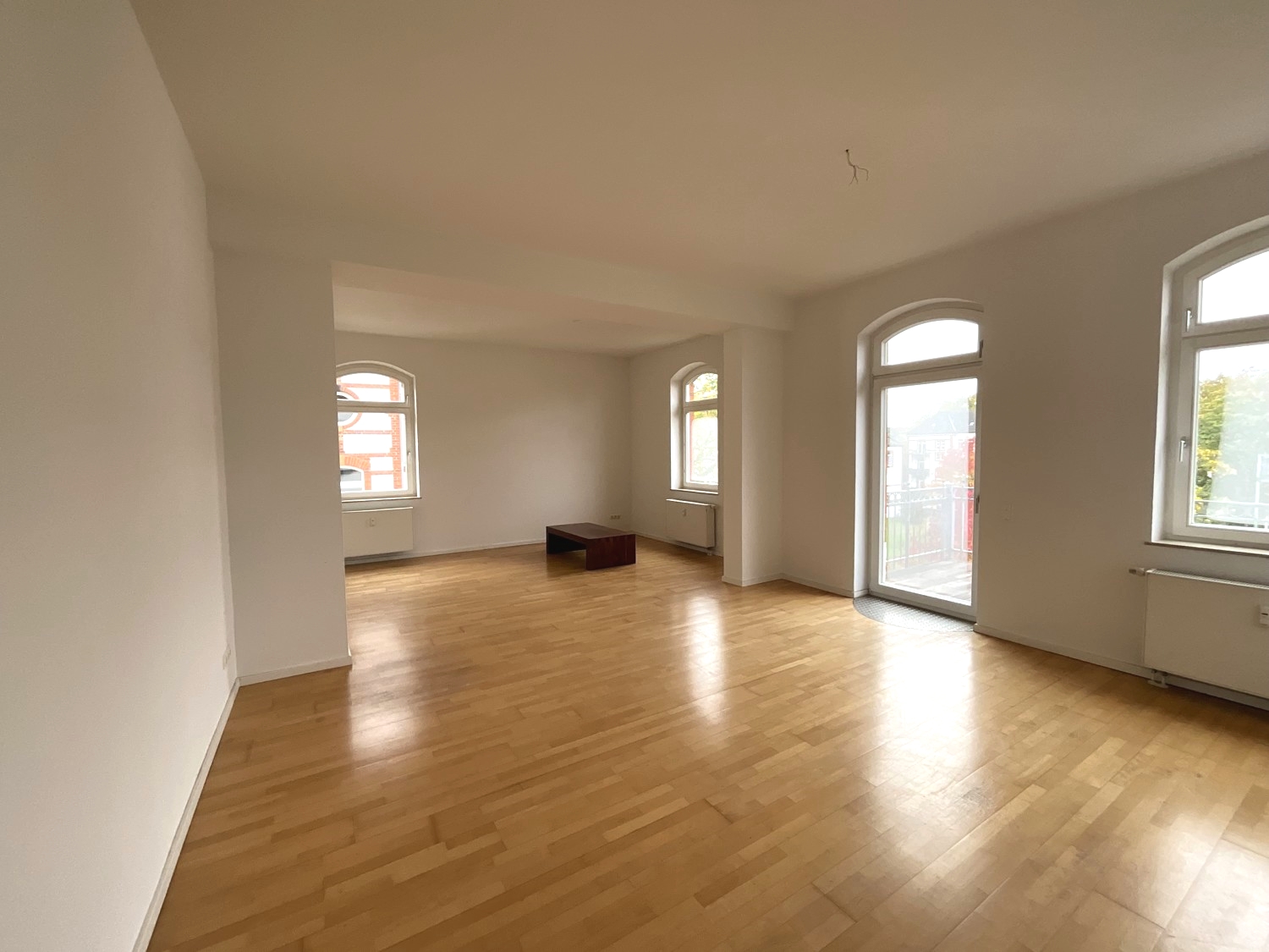 Wohn-/Esszimmer unmöbliert