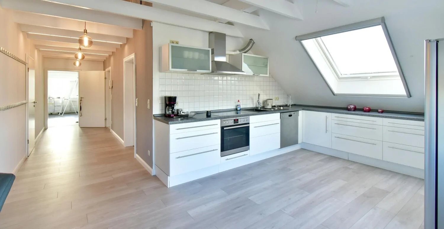 Küche mit Flurbereich DG