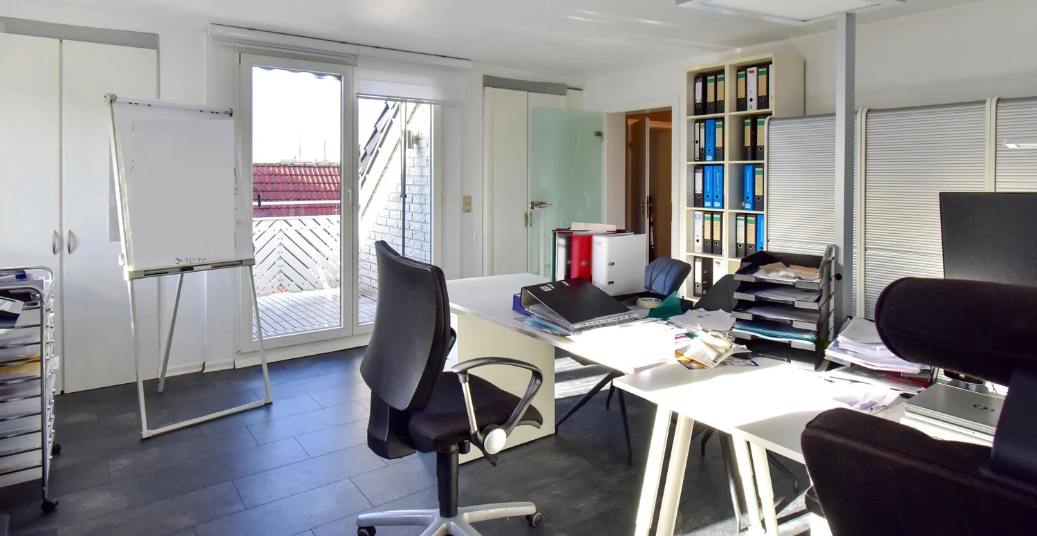 Schlafzimmer oder Büro mit Balkon im  DG