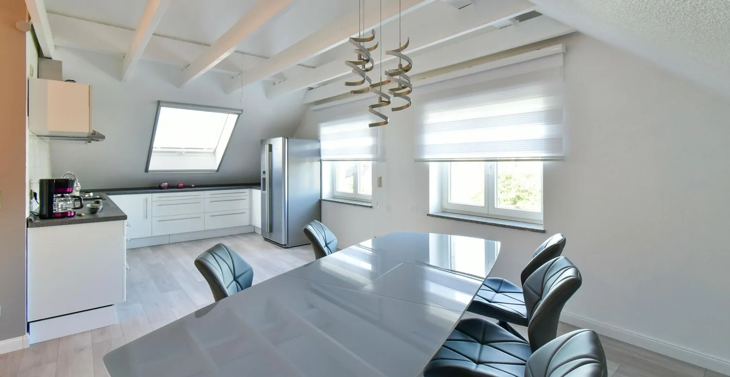 Küche mit Wohnbereich DG