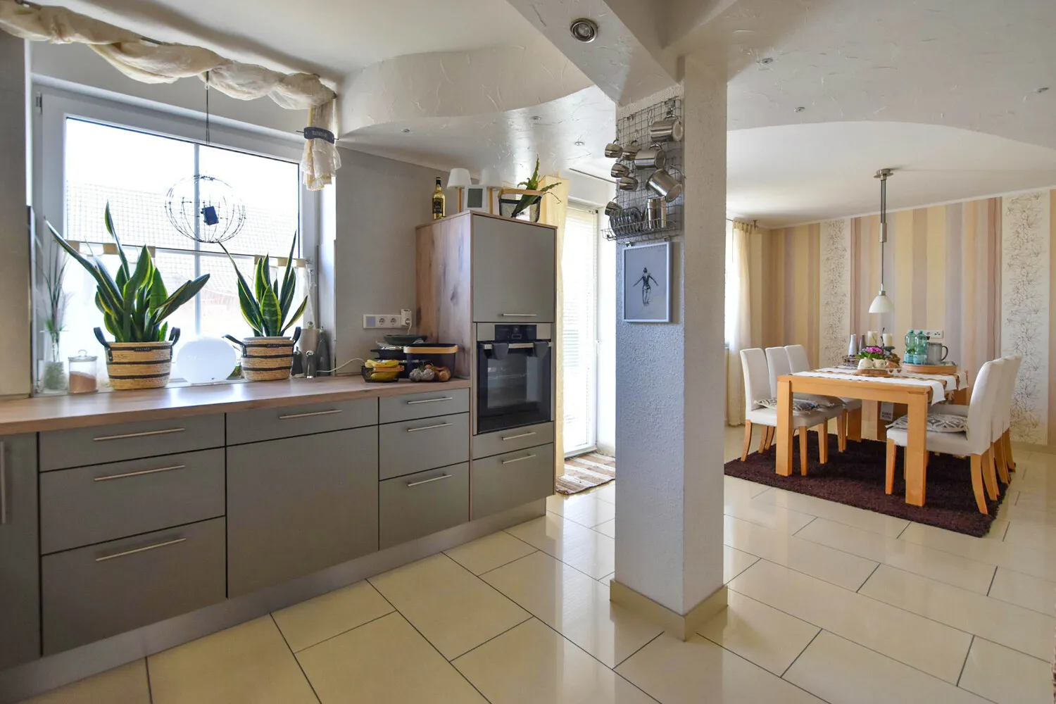 Küche mit Essbereich EG