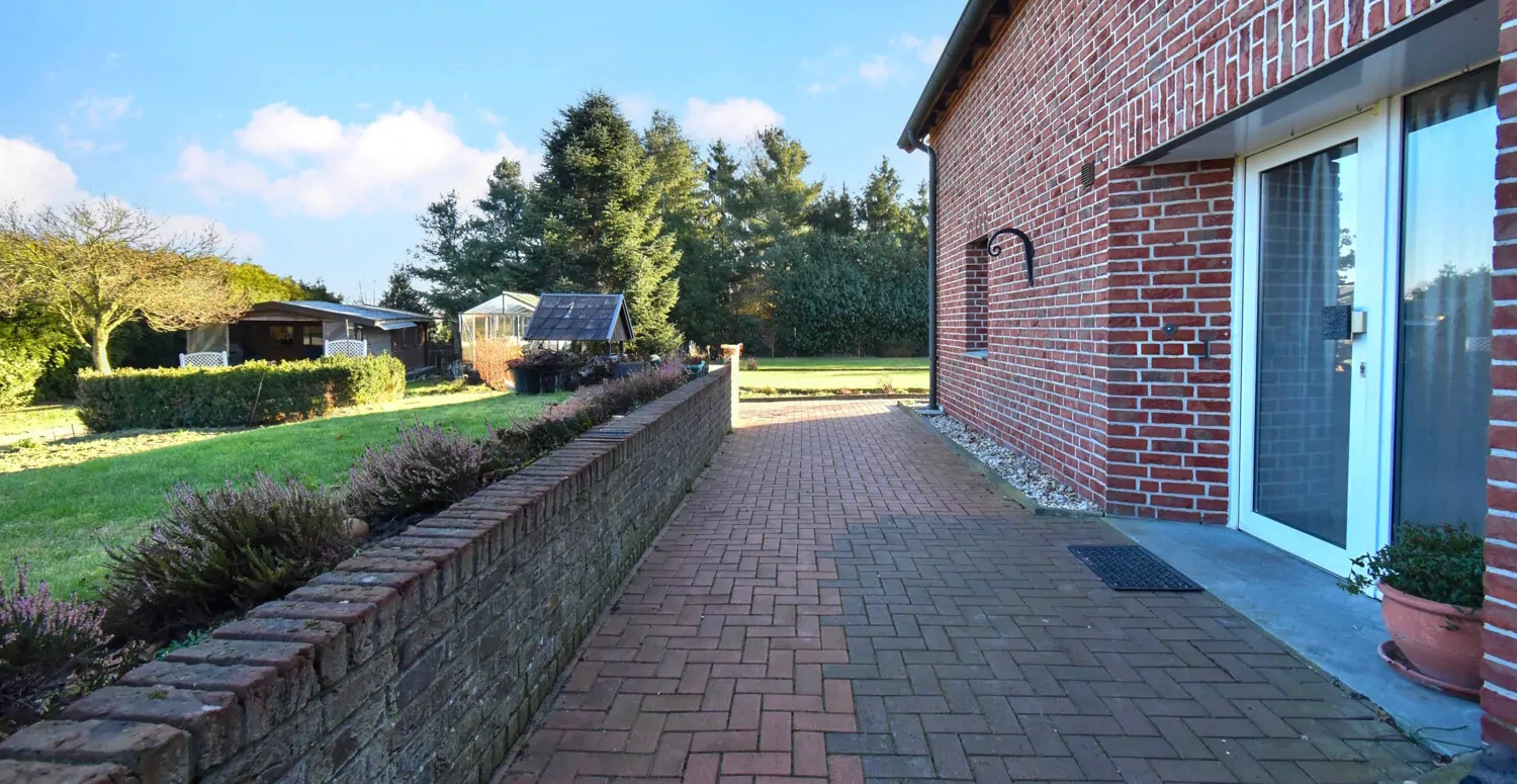 Eingang mit Blick zum Garten