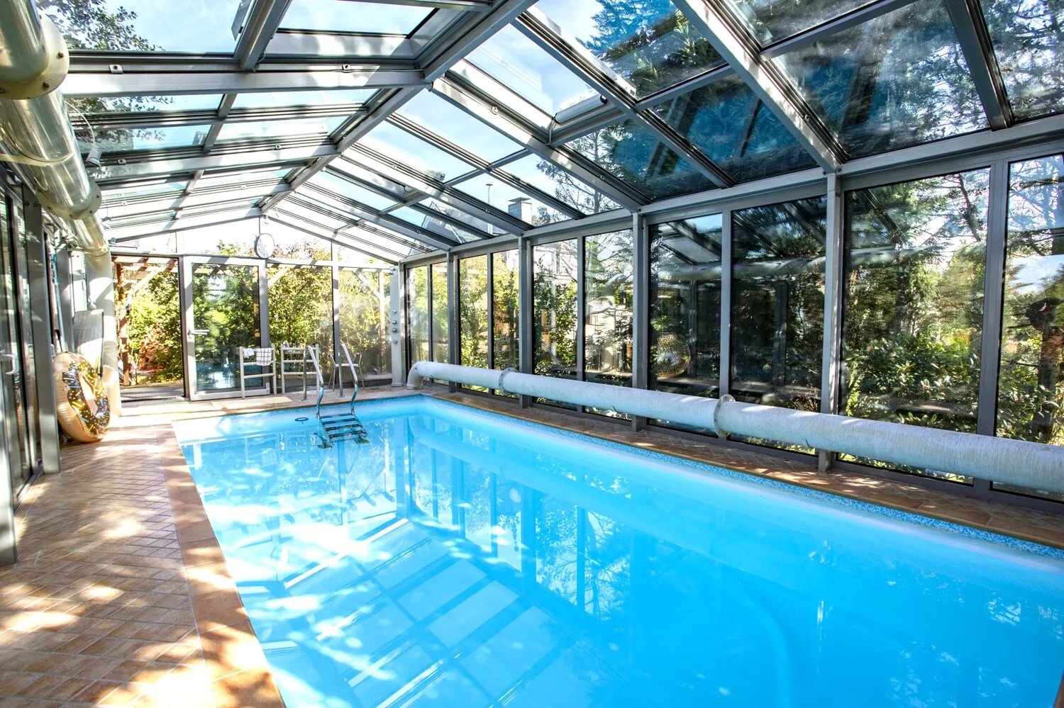 Beheizte Schwimmhalle