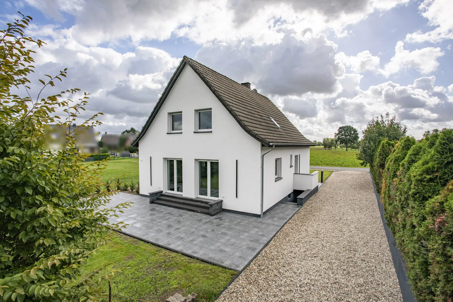 Gartenansicht mit Terrasse