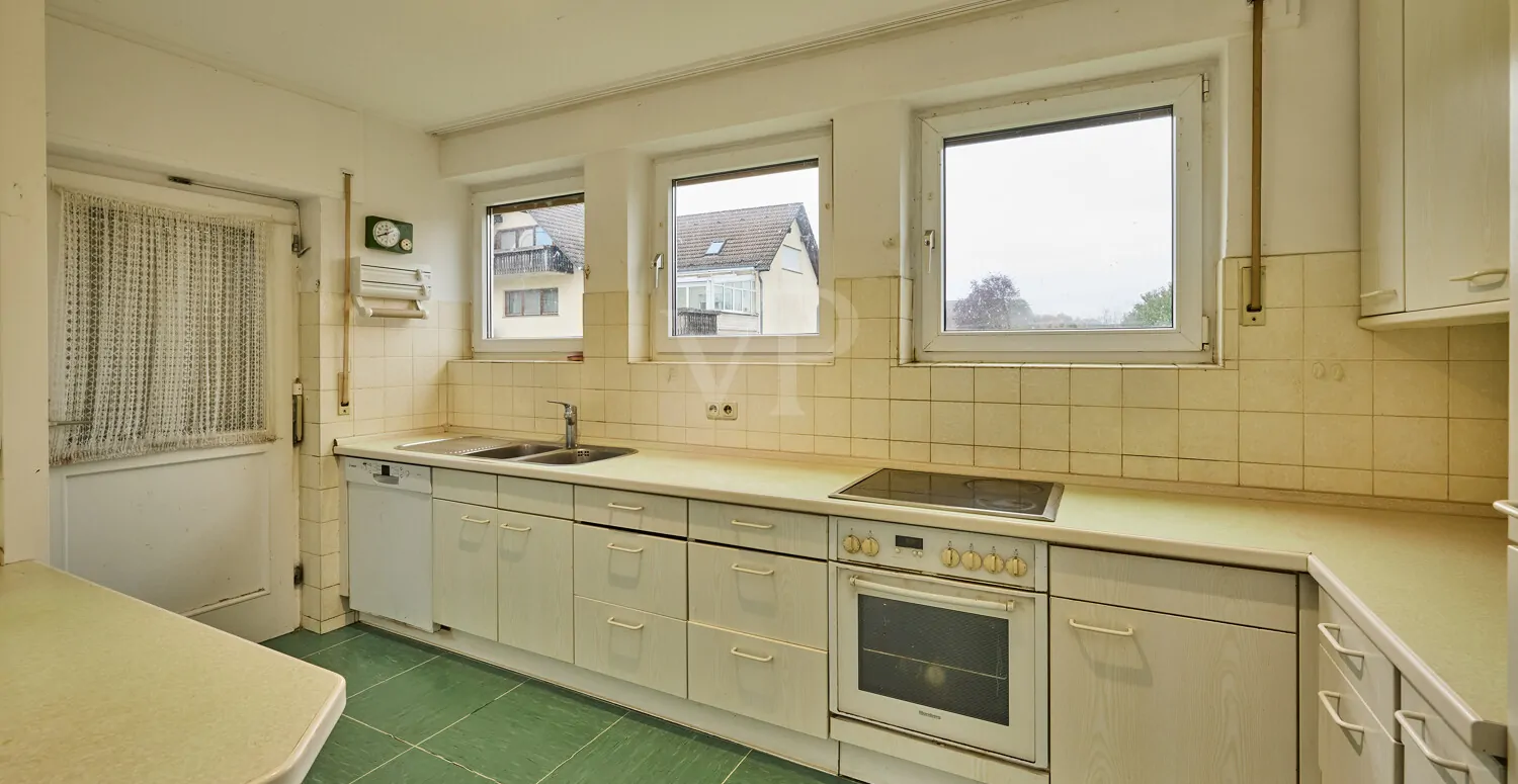 Küche mit Zugang zum Garten