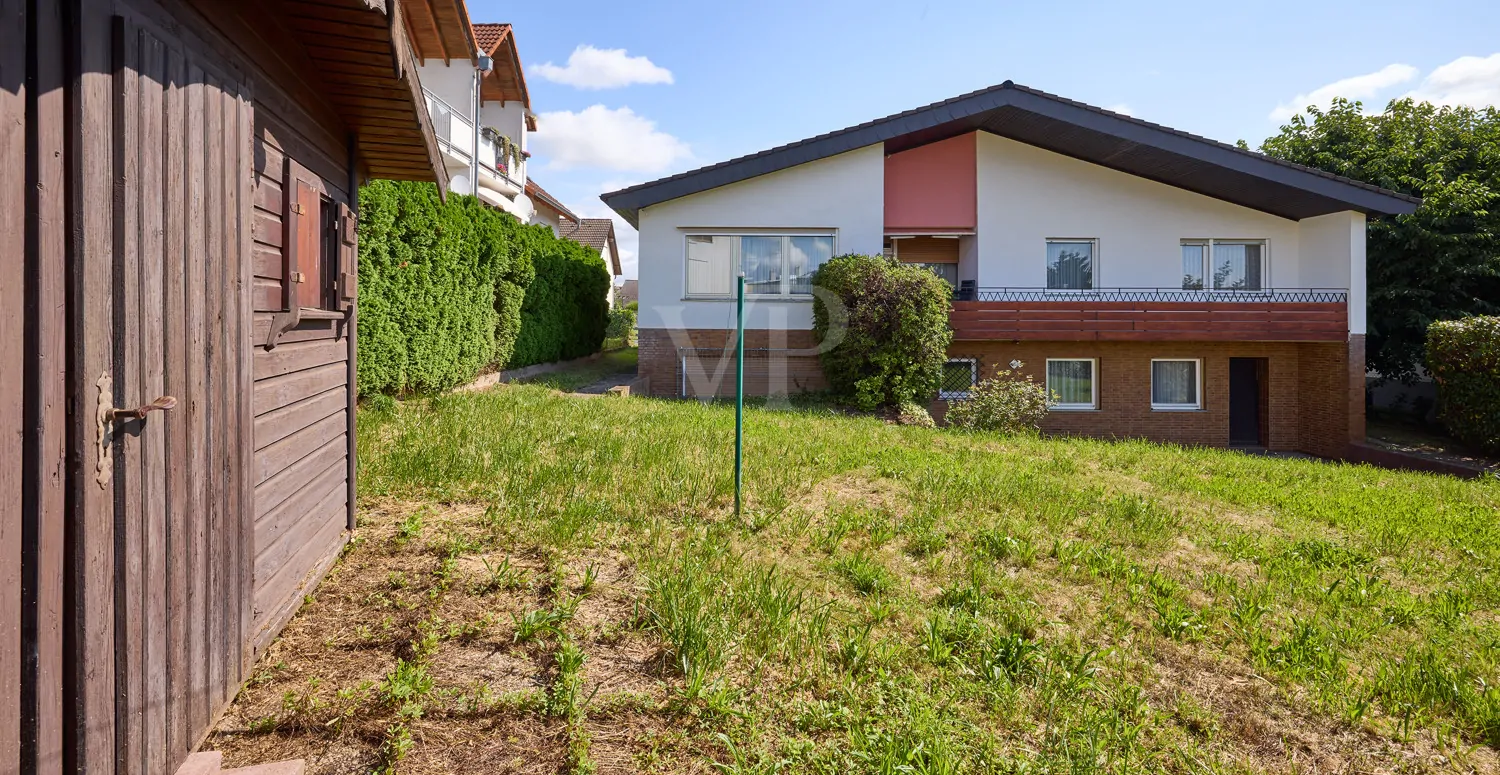 Garten mit Gartenhaus