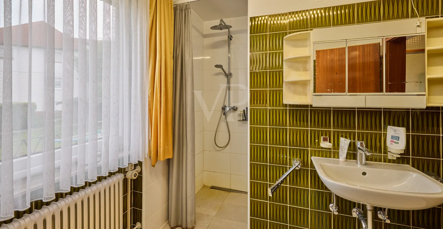 Tageslichtbad mit Dusche im EG