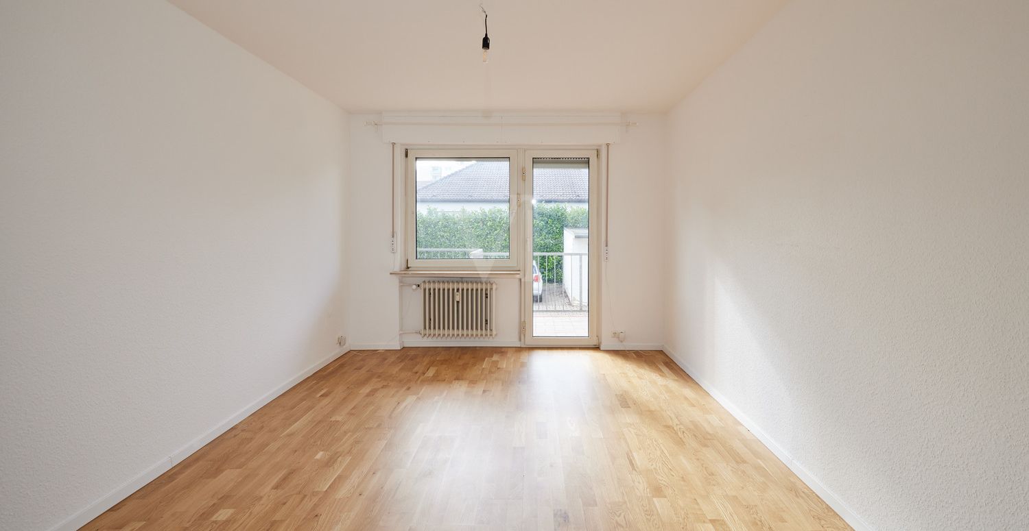Schlafzimmer mit Zugang zum Balkon