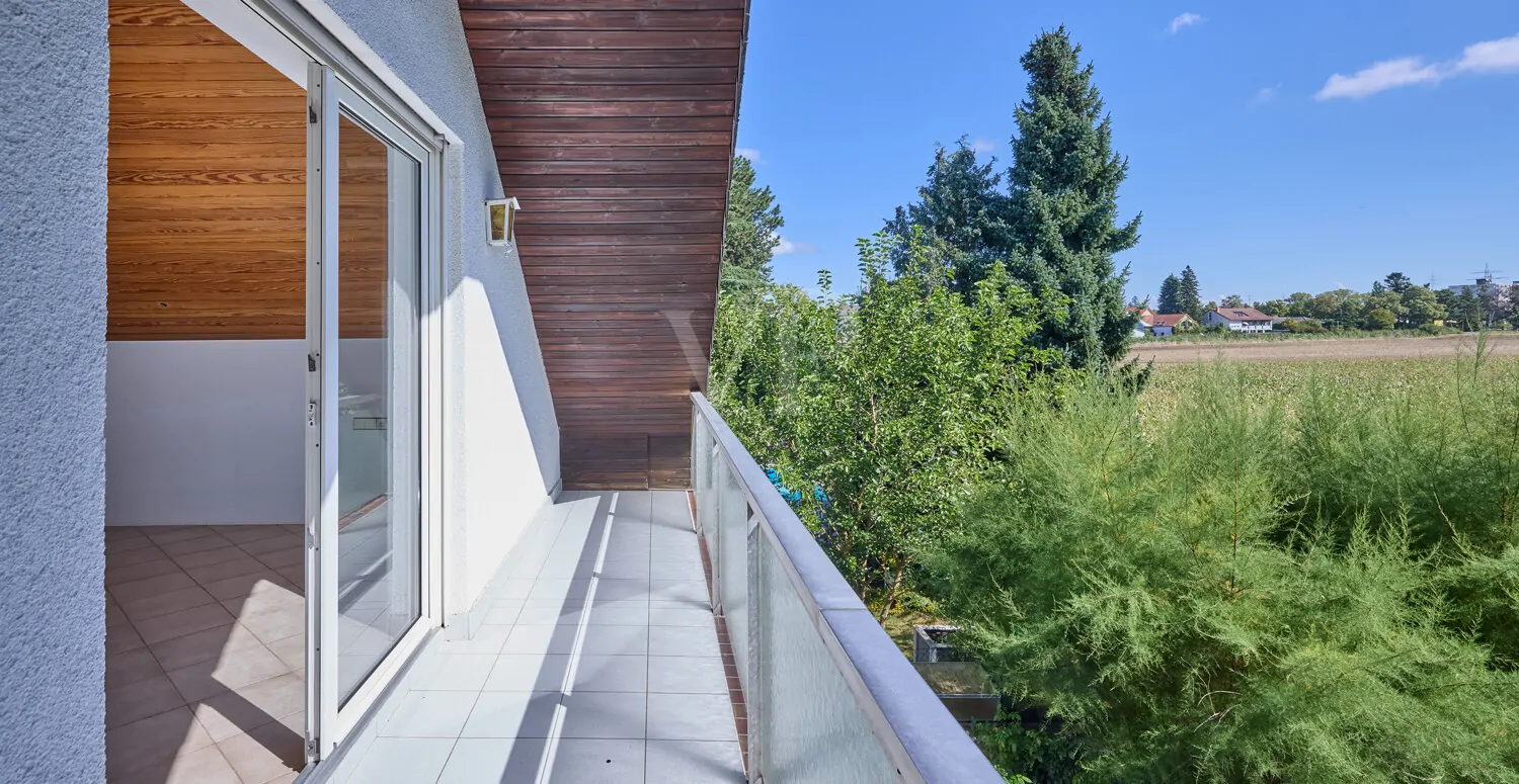 Balkon 2 im DG zur Feldrandlage