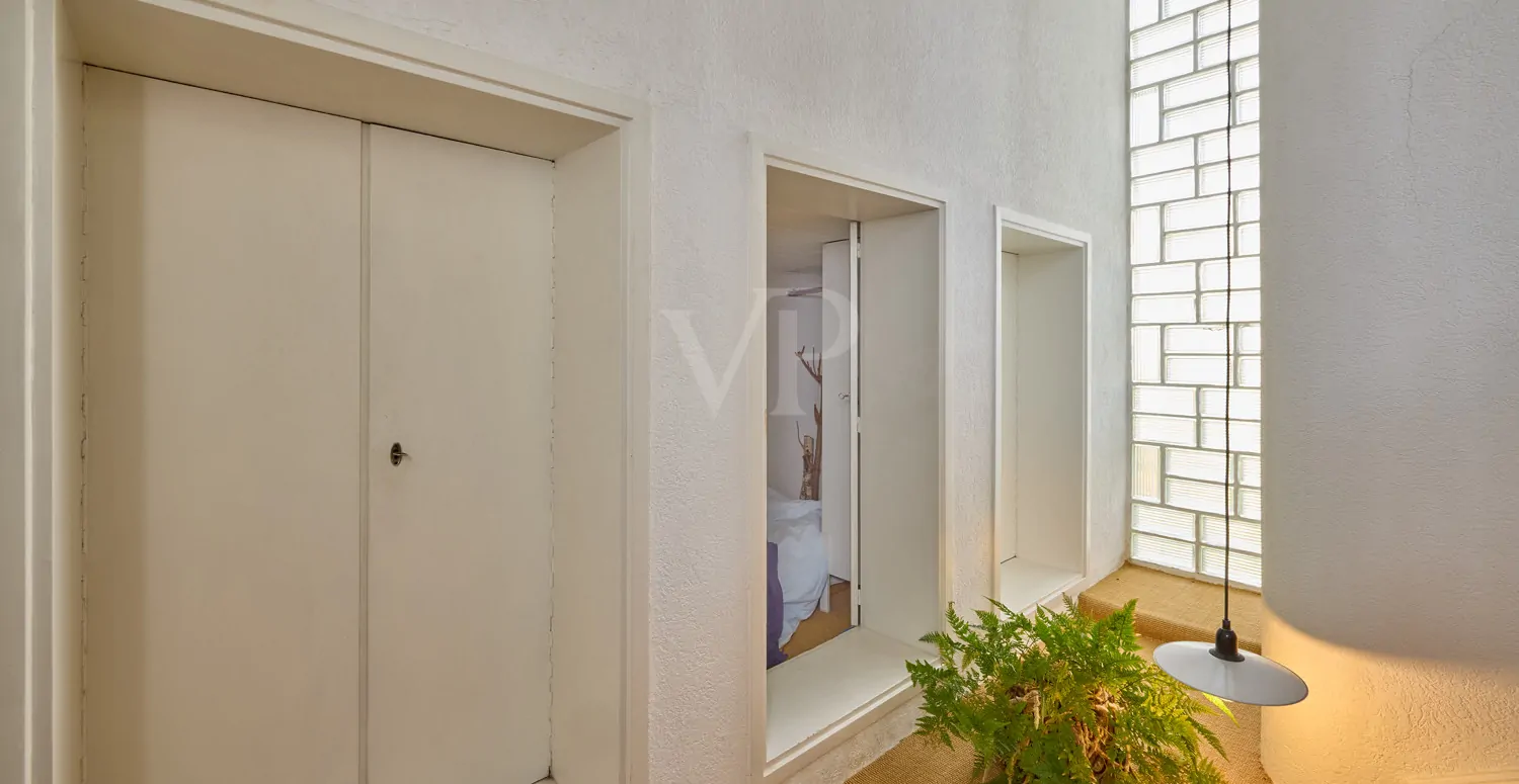 Einbauschränke und "Räuberhöhle" Aufgang zum OG