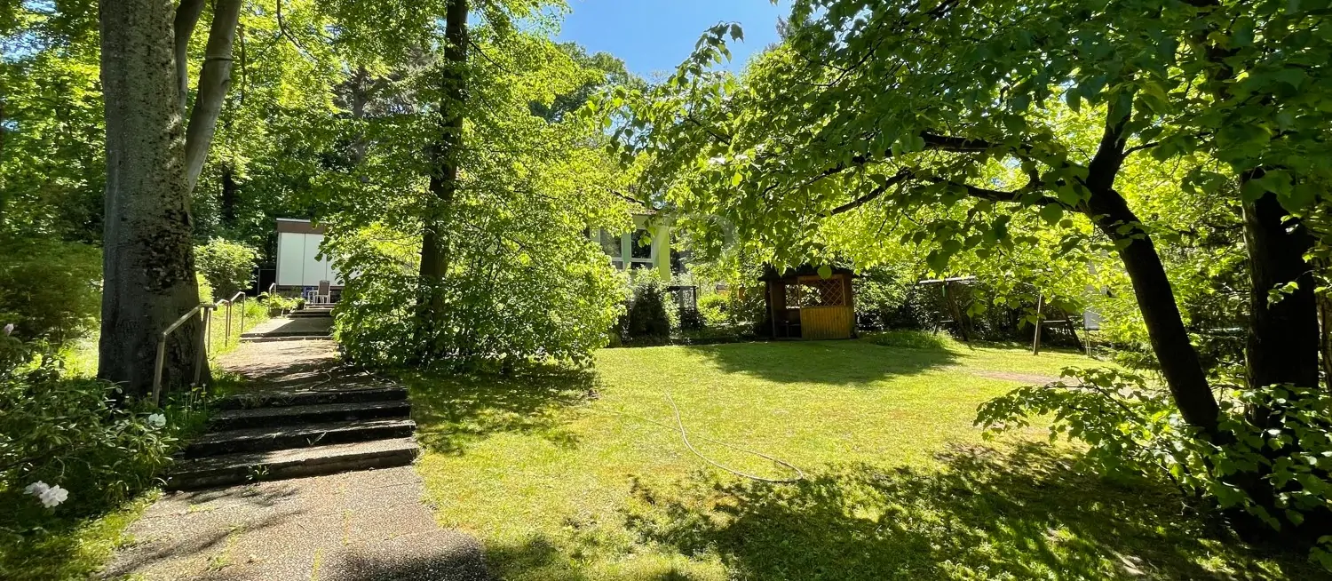 Parkähnlicher Vorgarten