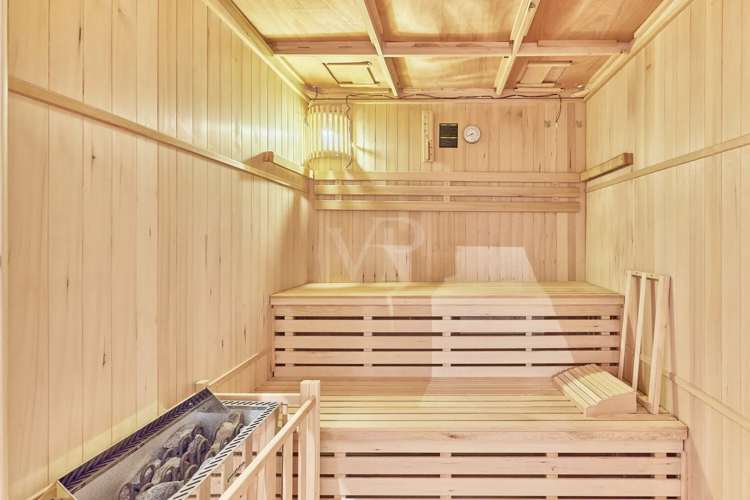 geräumige Sauna