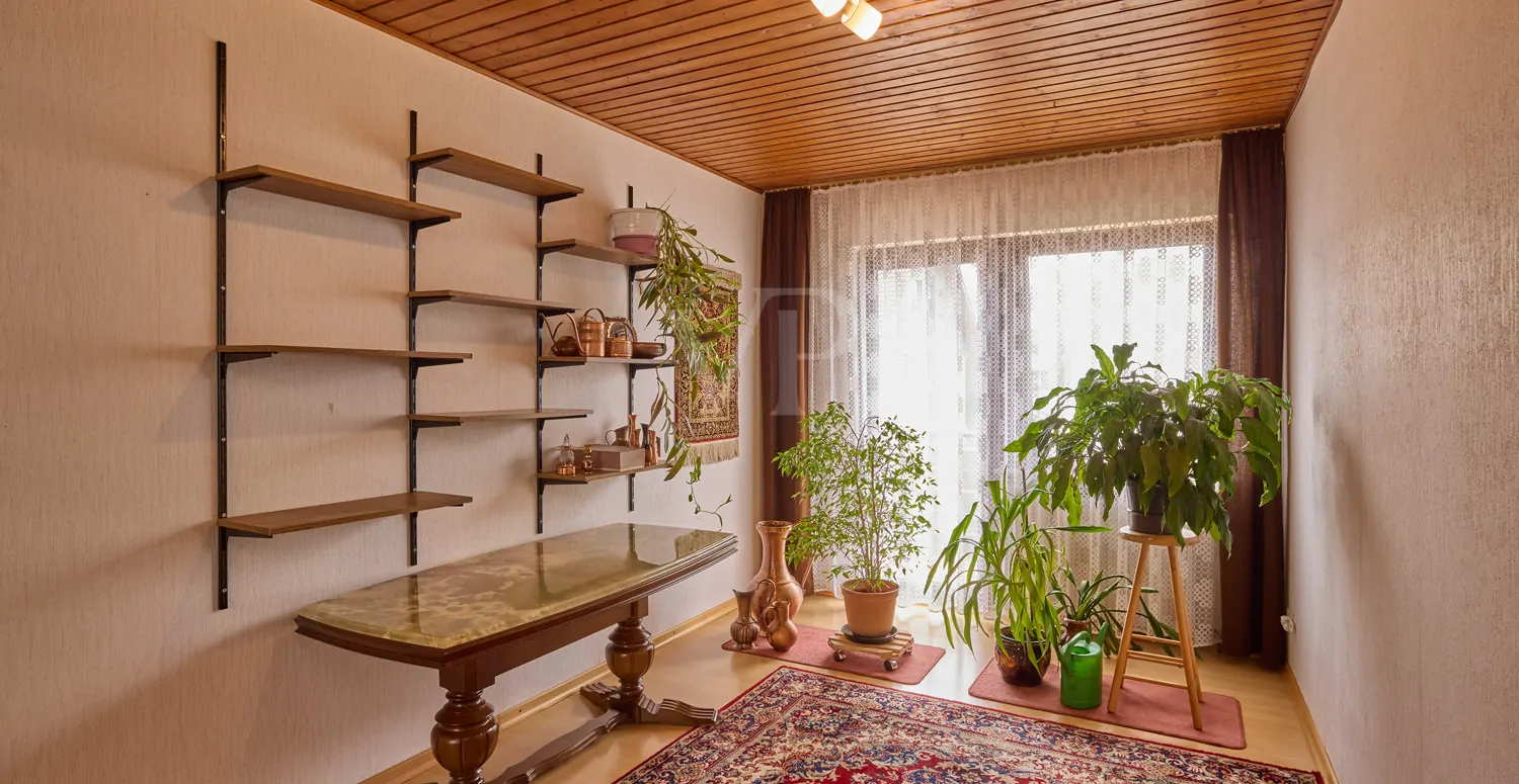 Zimmer 3 mit Zugang zum Balkon im OG