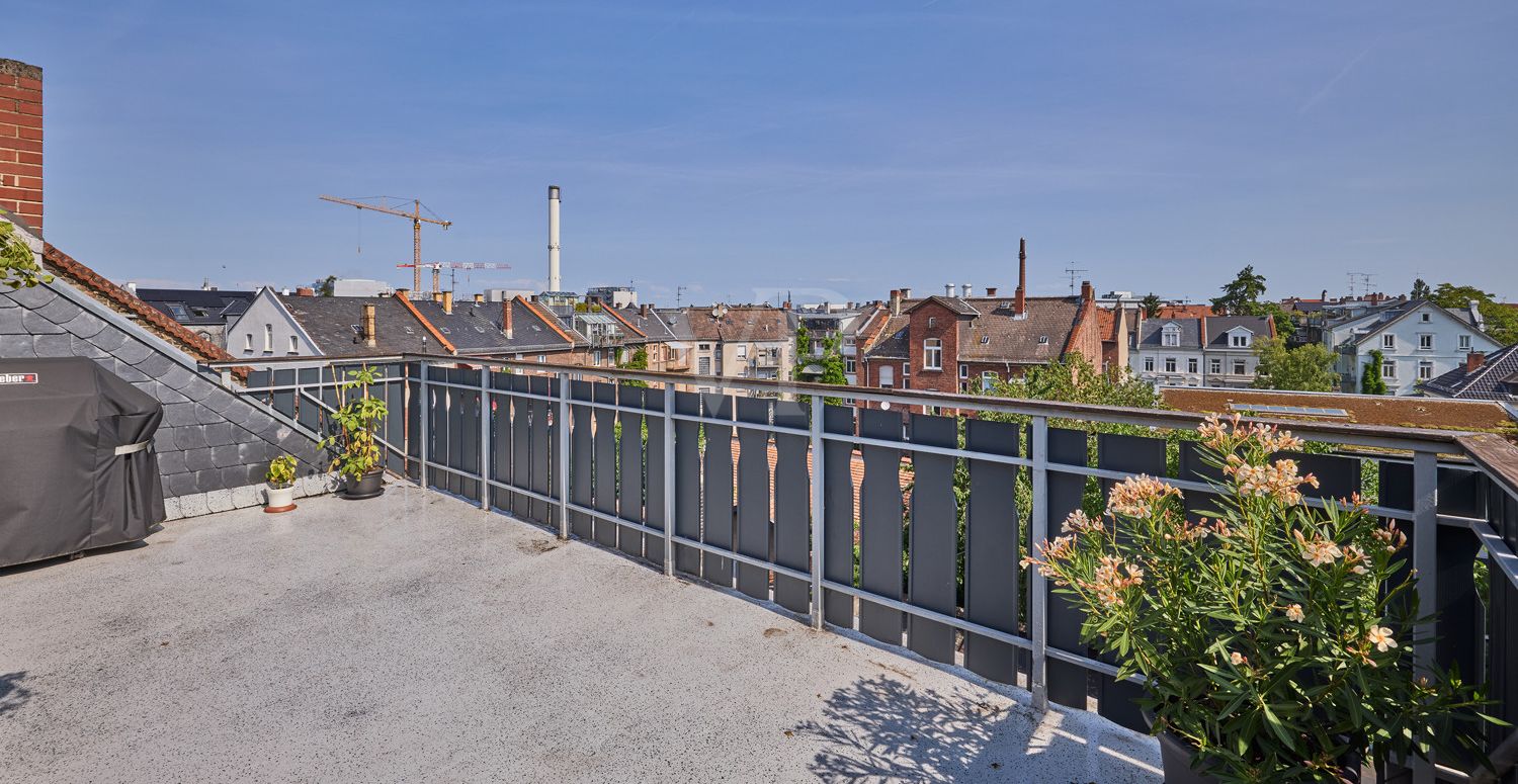 Großer Balkon im DG