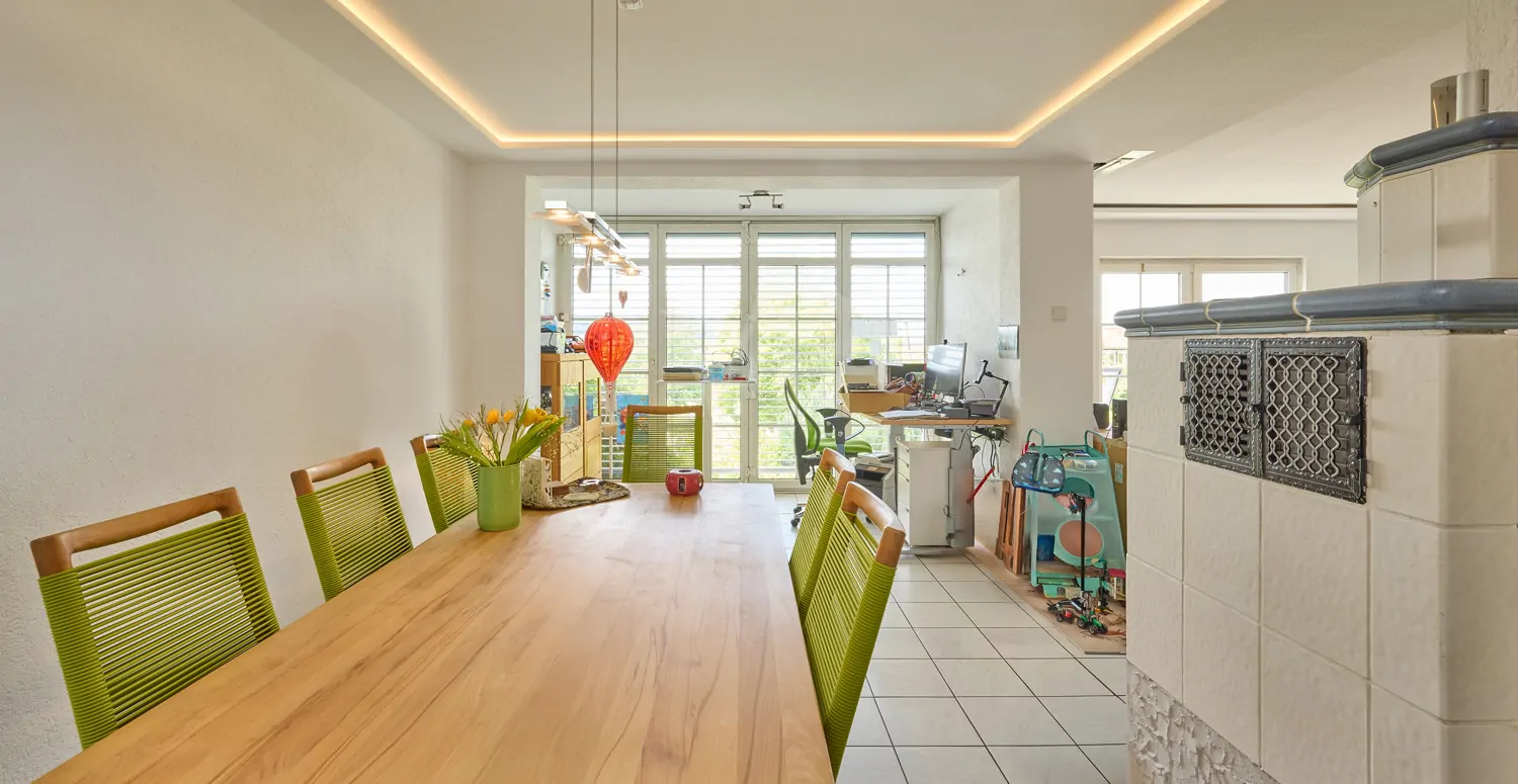 Essbereich mit Kachelofenrngarten_F3A8389