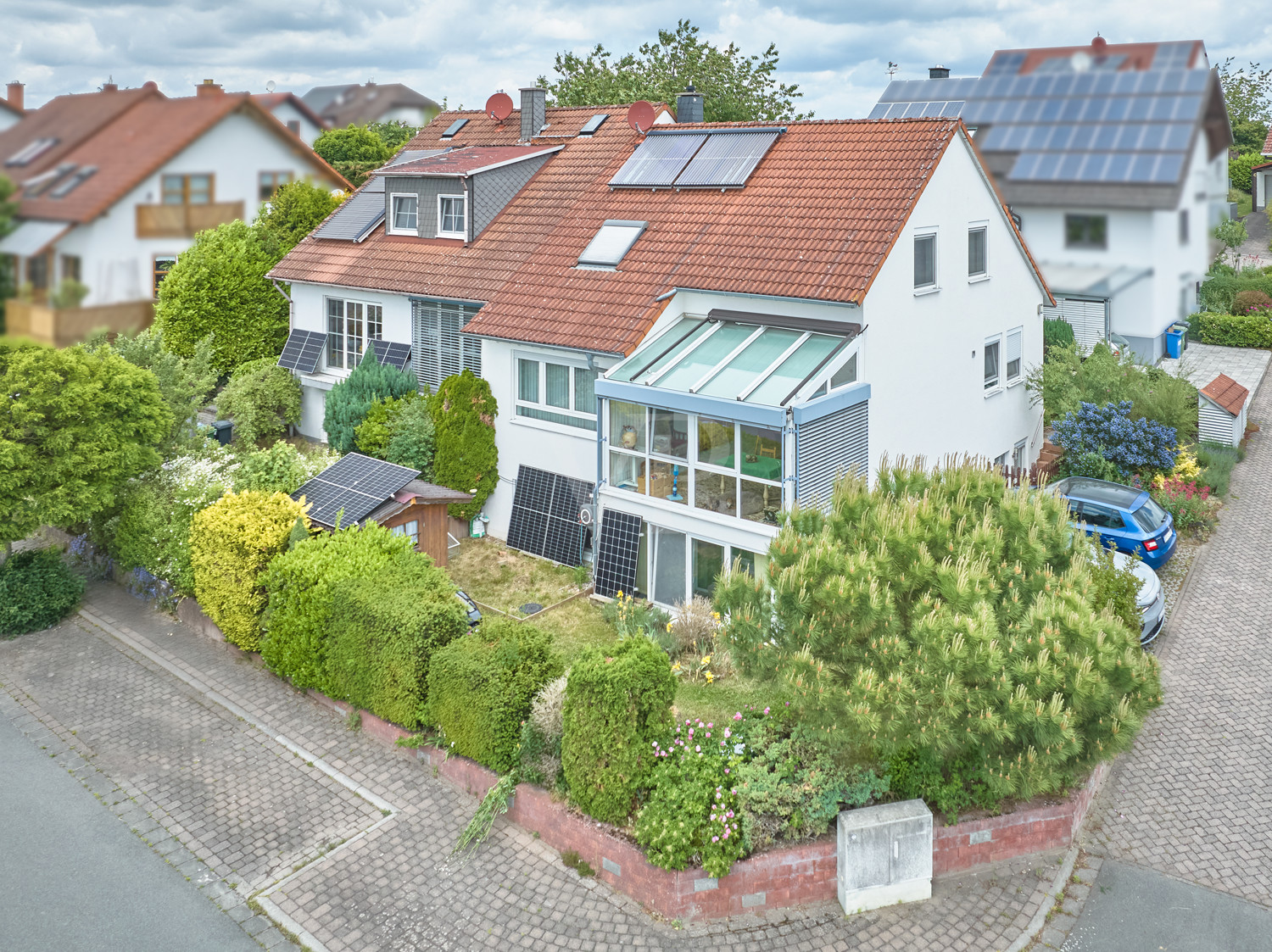 Gepflegte DHH in naturnaher Umgebung