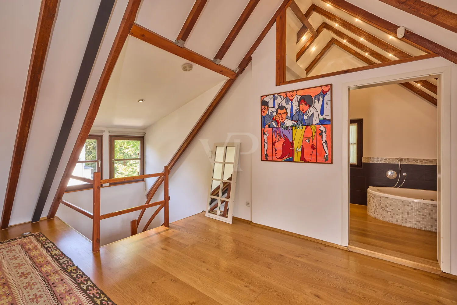 Dachgeschoss mit hochwertigem Badezimmer