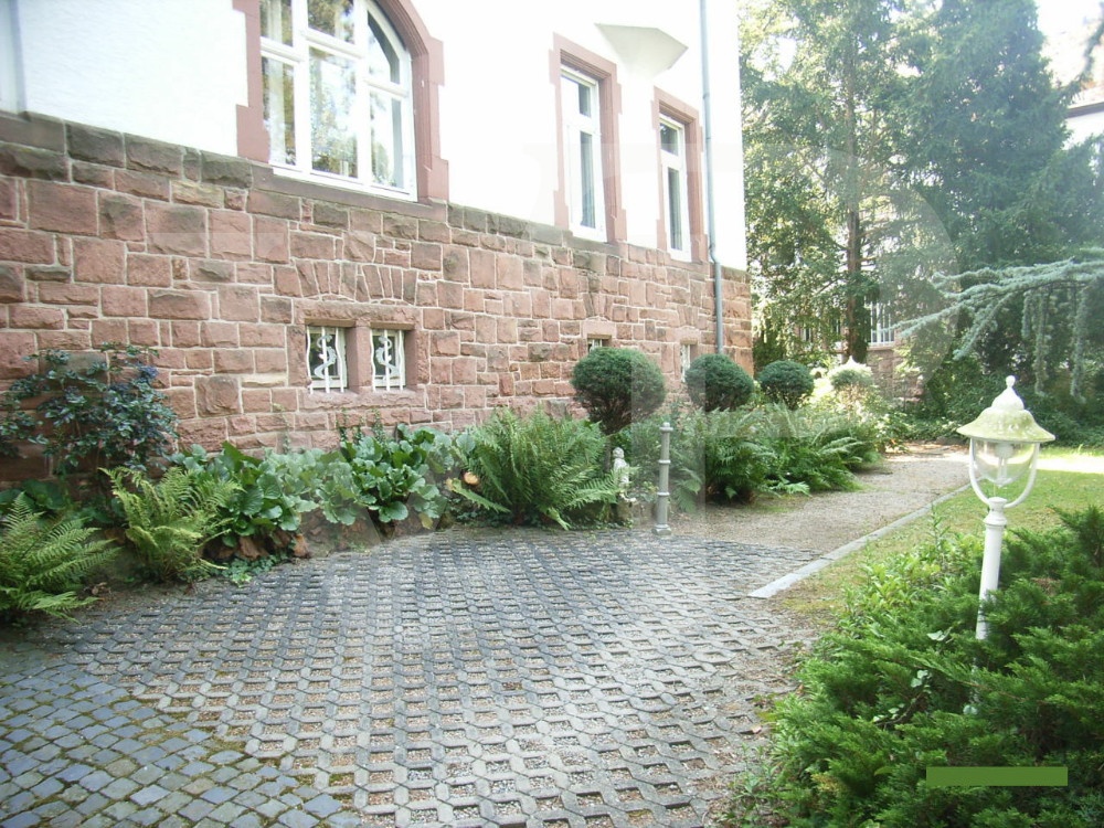 Stellplatz direkt vor der Villa