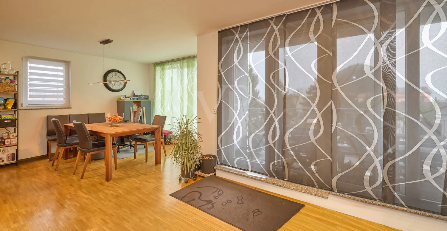 Esszimmer mit Zugang zum Westbalkon