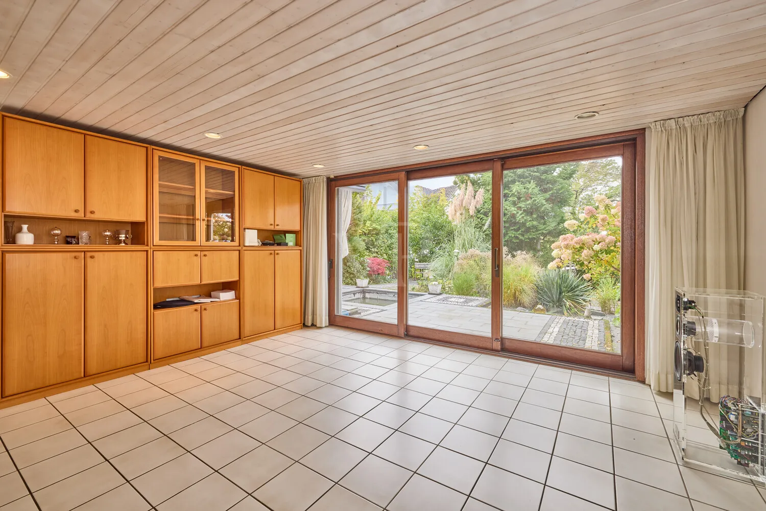 Wohnbereich mit Blick zum Garten EG