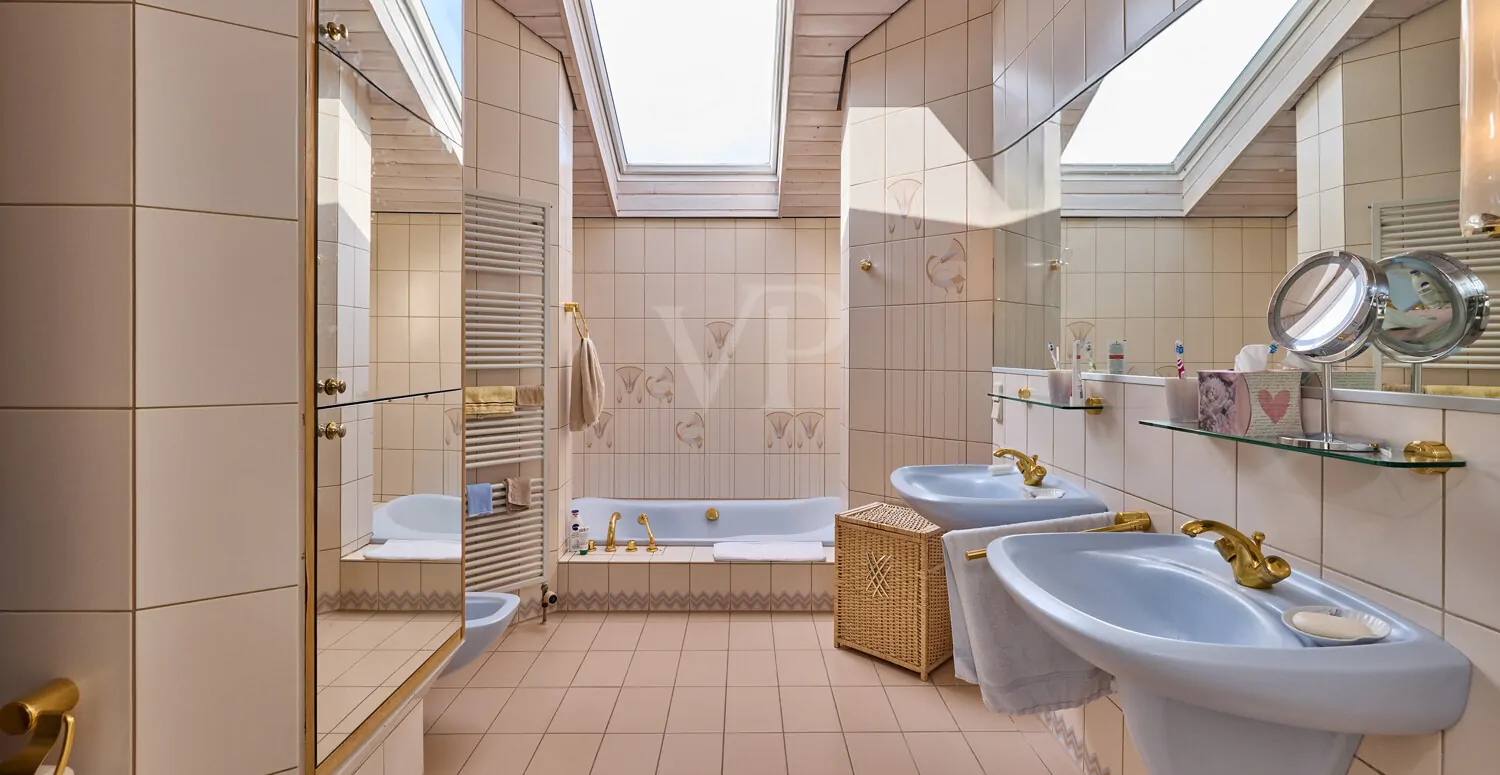 Master-Badezimmer DG